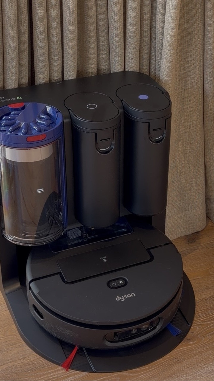 Quite honestly the BEST robot vac I’ve had! Quiet, efficient, actually cleans (vacuums and washes floors simultaneously) and it’s super smart. Doesn’t bash into walls a million times over! 🤣 Dyson Spot+Scrub AI robot cleaner available at @davidjonesstore