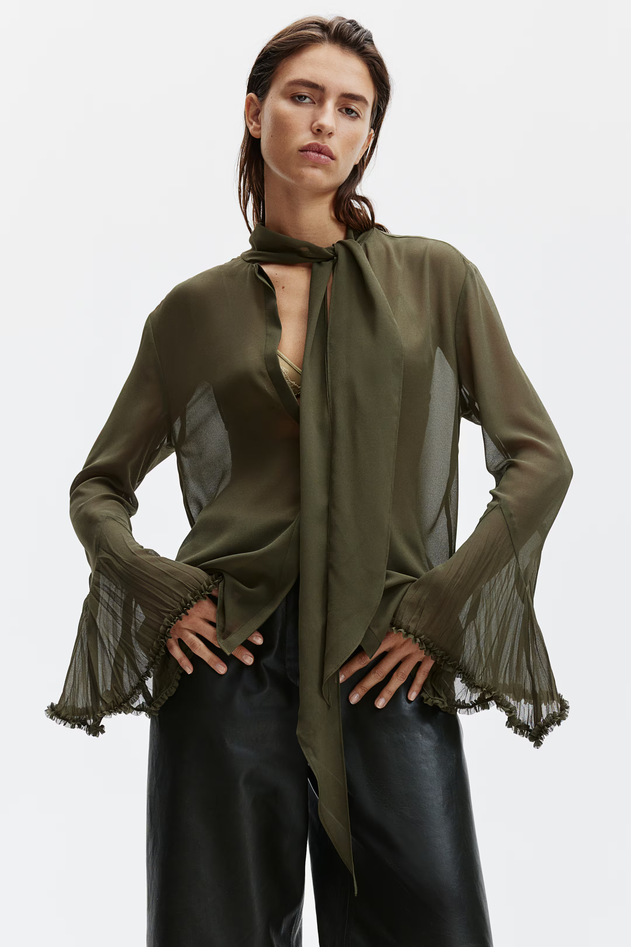 Blusa de gasa con lazada - Verde caqui oscuro - MUJER | H&M ES | H&M (FR, IT, ES, PT, BE)