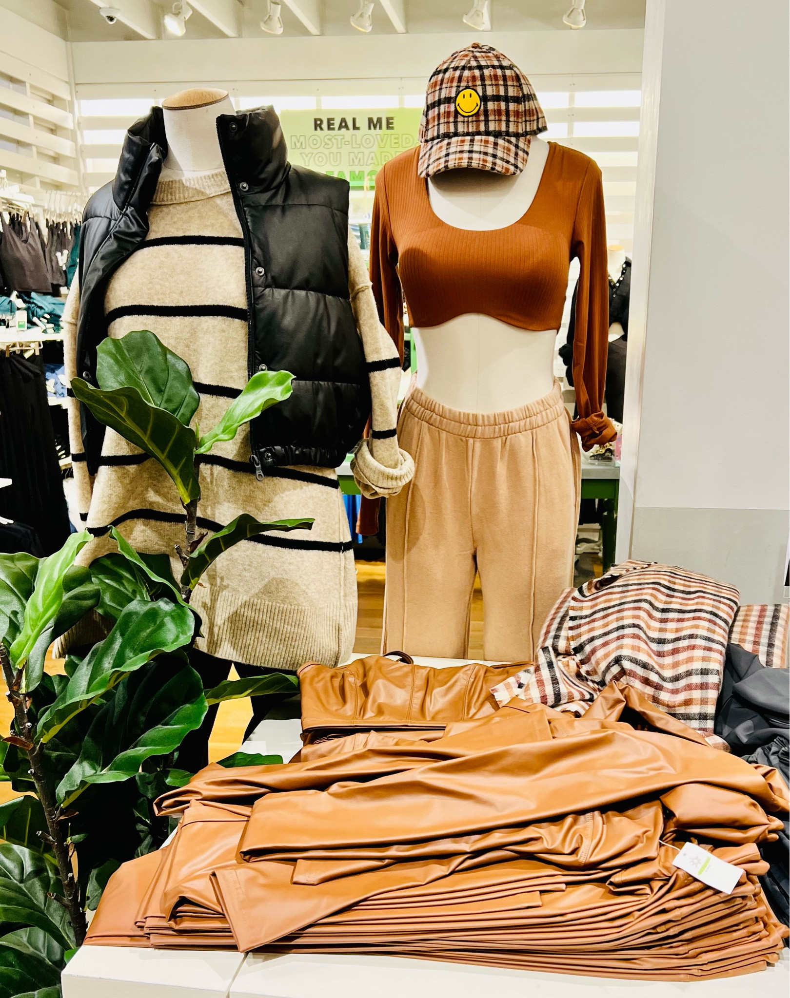 Fall styles at Aerie 🤎🖤

#aerie #fallstyles #fallfashion #womensfashion #loungewear #athleisure 

#LTKSeasonal #LTKfindsunder50 #LTKstyletip
