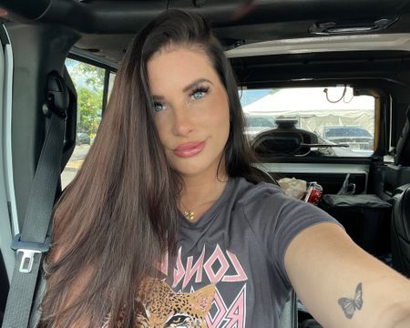 We all love a good car selfie, loving the new makeup products I picked up last week! 