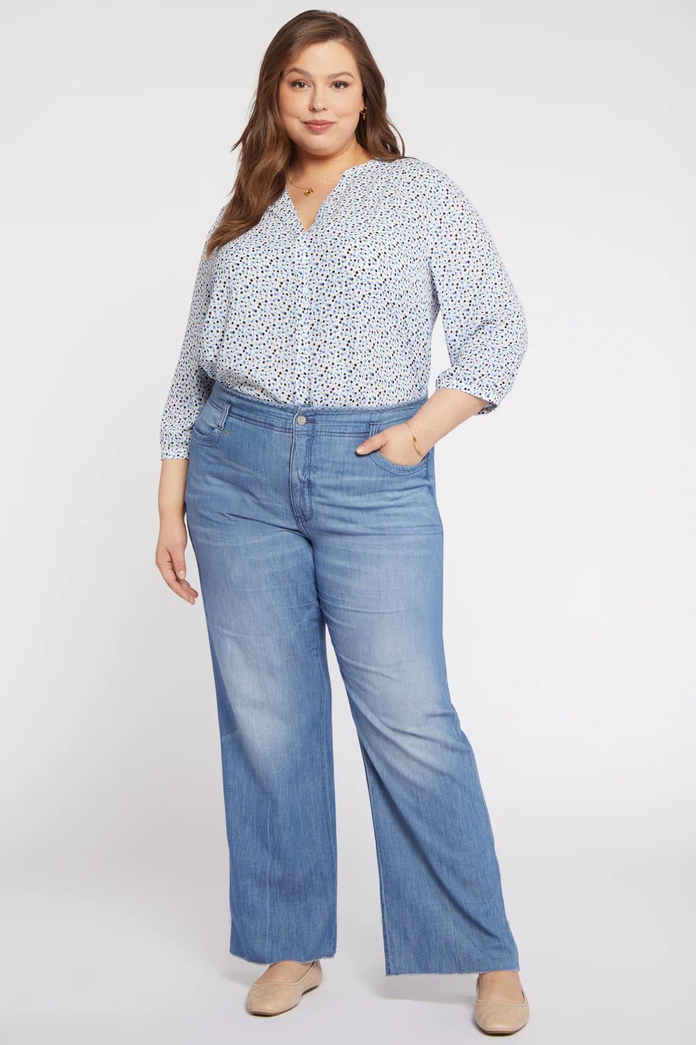 Teresa Wide Leg Jeans In Plus Size
With High Rise And Raw Hems
Color: Everly | NYDJ