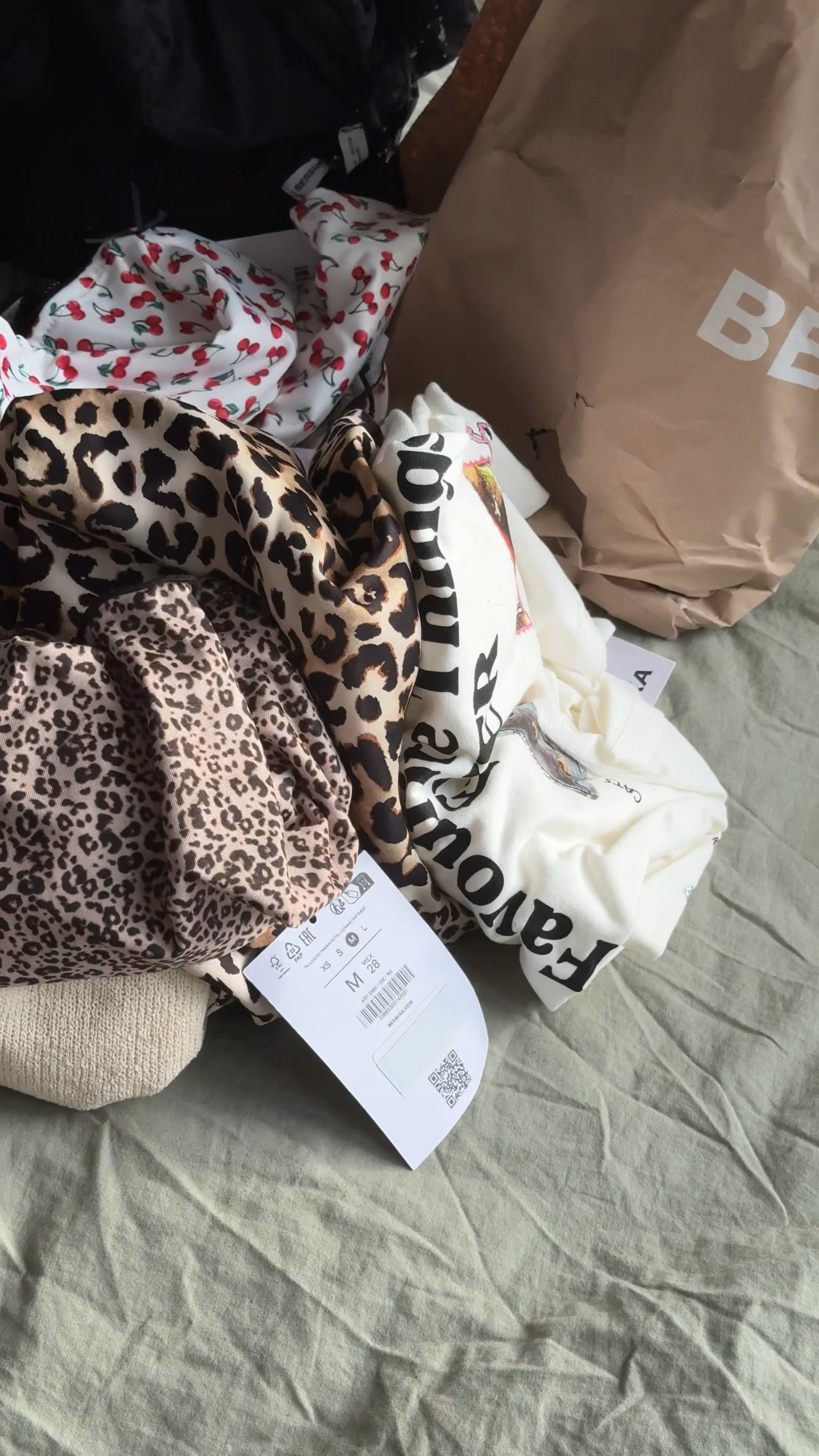 spring summer trend haul from bershka 💗 (also a lot of them are in sale right now so ruuun haha)

#haul #fashionhaul #springhaul #springfashion #springoutfit #pinterestfashion #springsummer #summerhaul #bershka #bershkastyle #bershkasale

#LTKeurope #LTKsummer #LTKdeutschland