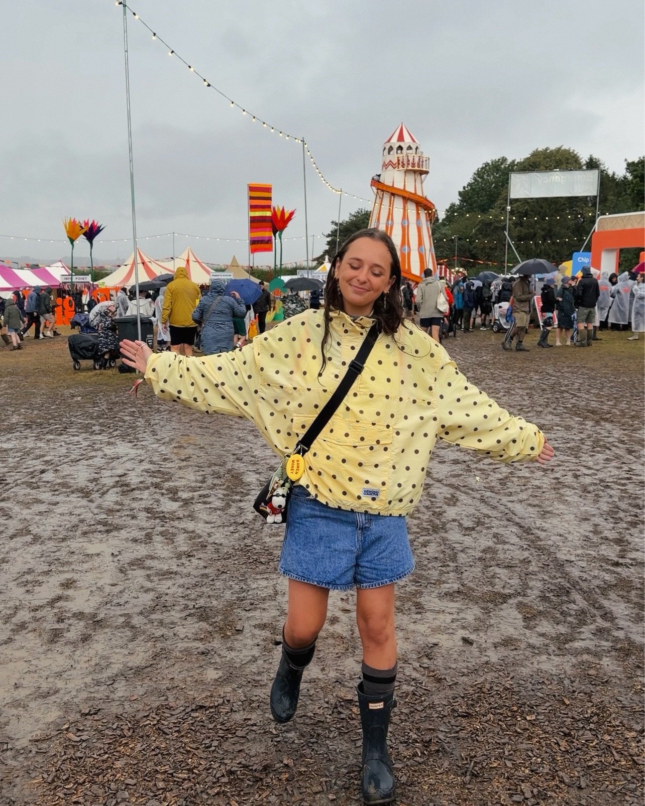 Rainy day festival fit but make it ✨cute✨

Obsessed with butter yellow & donkey brown polka dot combo🫶🌧️
#festival #festivaloutfit #raincoat

#LTKuk #LTKsummer #LTKautumn