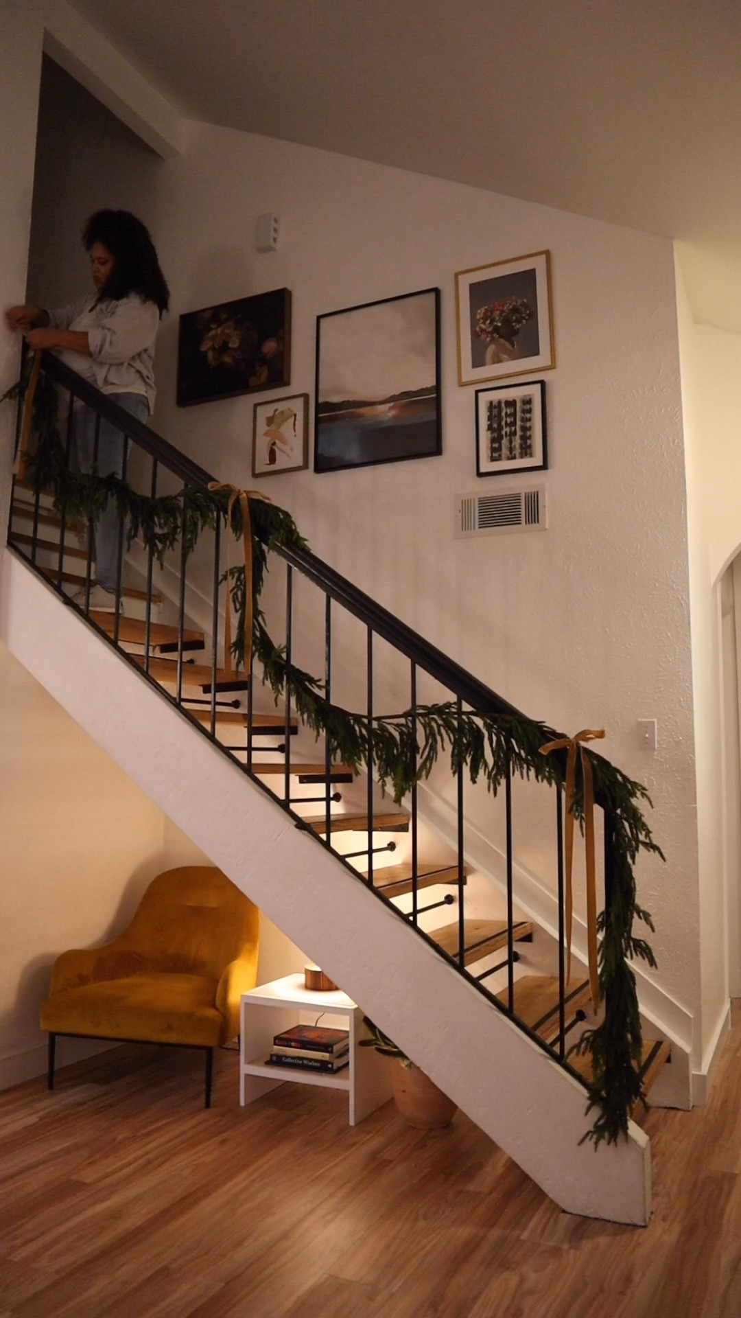 The best faux garland 😍🌲

#LTKHoliday #LTKSeasonal #LTKHome