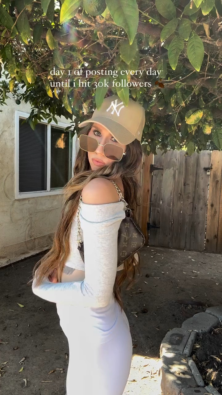 day 1 of posting everyday until i hit 30k 🍂 come join the fun, i post cute outfits and tutorials all the time and teaching you how to do UGC and get PR. just a digital diary of my life and hobbies 🤎🍂🍁 @garageclothing. If you’re a new follow… welcome!!! i appreciate you so much 🤍

#ugccreator #styleblogger #ugccommunity #sandiegoblogger #ugcexample #stylediaries #discoverunder20k #outfitoftheday #stylebloggers #fashiongram #autumnvibes #autumnmood #autumnstyle #fallfashion #fallootd #streetstyleluxe #fallaesthetic #neutralaesthetic #fallstyles #socalbloggerbabes