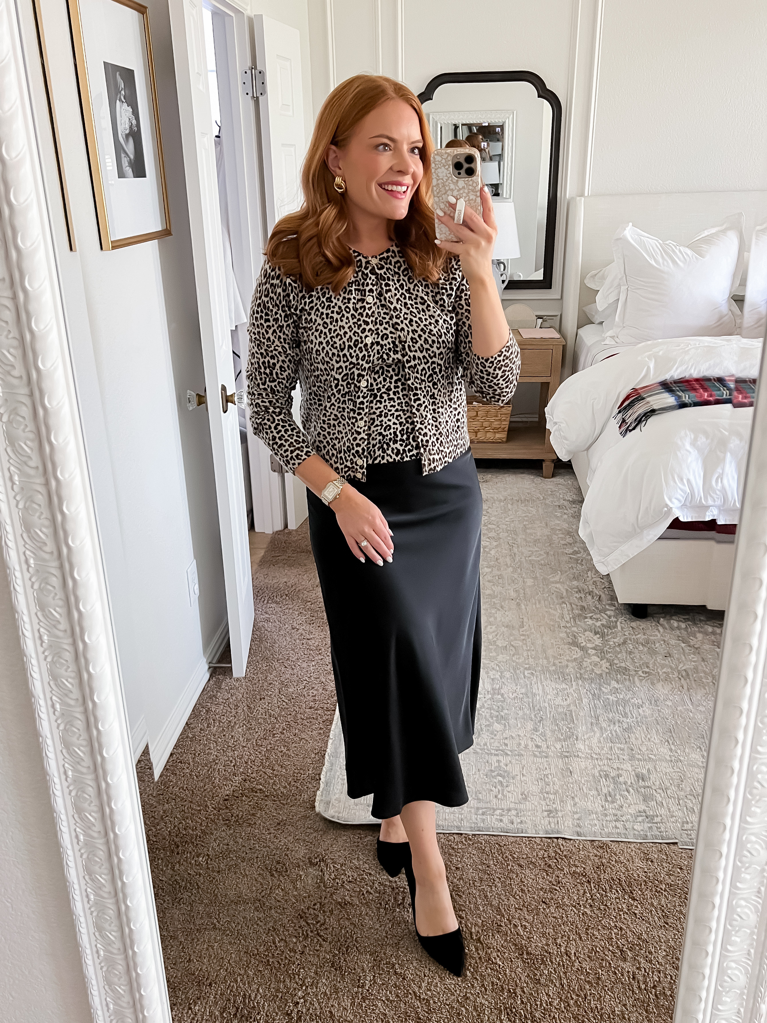 This skirt is such a staple in my wardrobe! It truly does with anything and I love it paired with this gorgeous cashmere sweater set. 😍

#LTKHoliday #LTKSaleAlert #LTKStyleTip