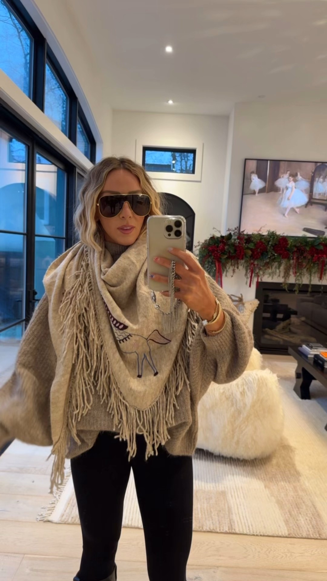 This western inspired cape from Zara is everything 🔥🔥🔥