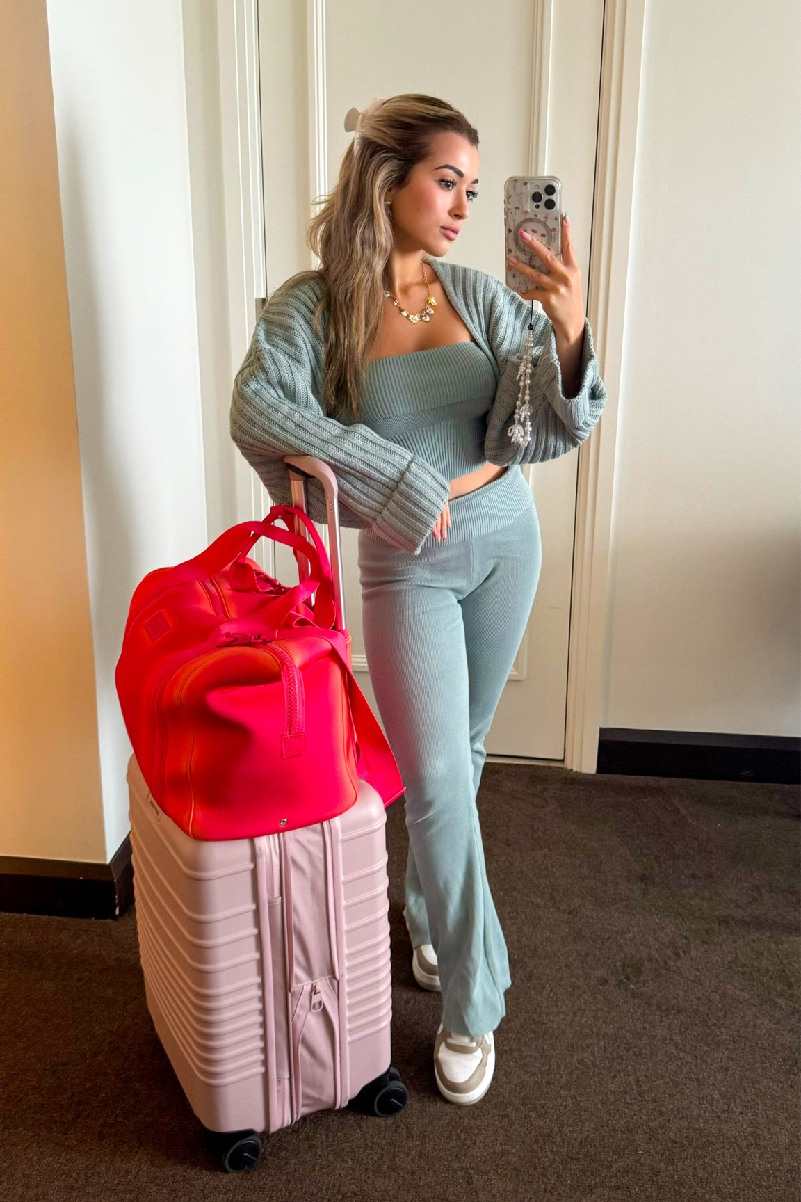 Back to Miami ✈️ airport look from boo and tee, wearing a size XS in top and bottom and a S/M in the shrug. 🫶🏼 so comfy!! 

#LTKFindsUnder100 #LTKTravel #LTKActive