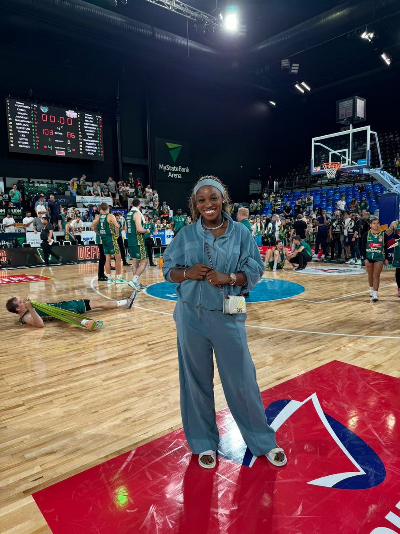 Fun first night in #Hobart! 🇦🇺

#LTKaustralia #LTKtravel #LTKfindsunder100