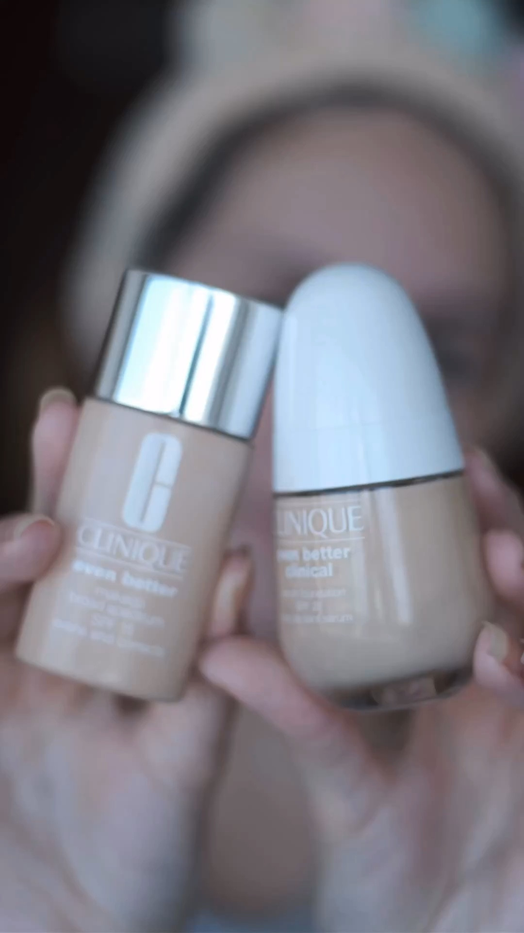 ➡️ Base Sérum Even Better Clinical™️ FPS 20

- Base com tecnologia de 3 séruns de skincare:
•Acido Hialurônico que hidrata e preenche.
•Antioxidantes ajudam uniformizar o tom da pele e restaurar a radiância.
•Ácido Salicílico ajuda a suavizar a pele, controlando a oleosidade e diminuindo cravos e poros.

- Cobertura média a altas

- Acabamento natural matte com 24 h duração.

- Cartela com 18 tons.

➡️ Base Even Better™️ Makeup FPS

- Restaura um tom de pele mais uniforme instantaneamente e ao longo do tempo, com Vitamina C.

- Cobertura média

- Acabamento natural semi matte com 24h duração.

- Cartela com mais de 30 tons.

#LTKbeauty #LTKbrasil