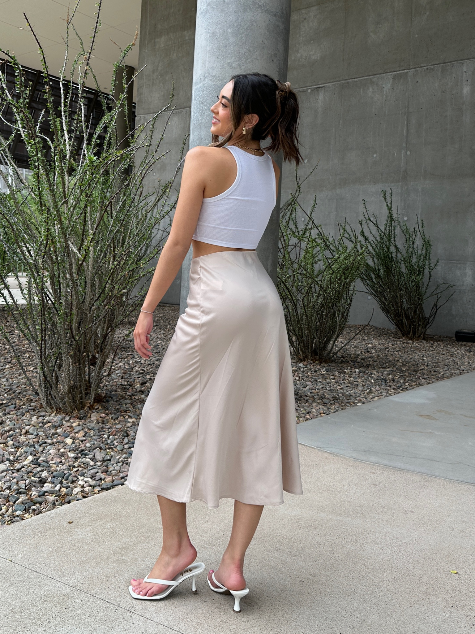 Casual chic satin maxi skirt outfit  


#LTKstyletip #LTKworkwear #LTKBacktoSchool