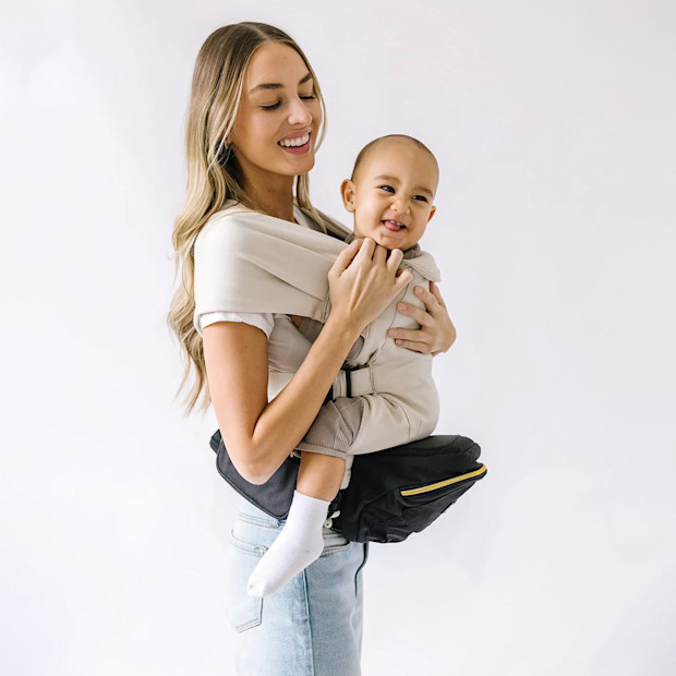 Tushbaby Hip Seat and Snug Carrier Bundle in Black/Gold | Babylist