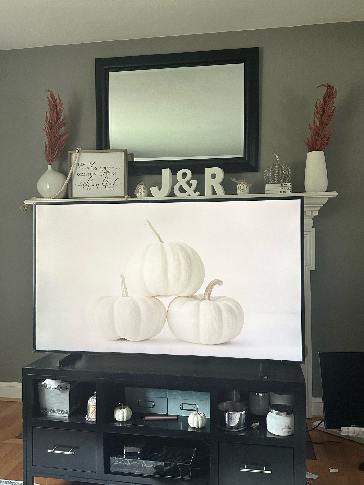 Frame TV and frame tv fall art 

#LTKhome #LTKstyletip #LTKSeasonal