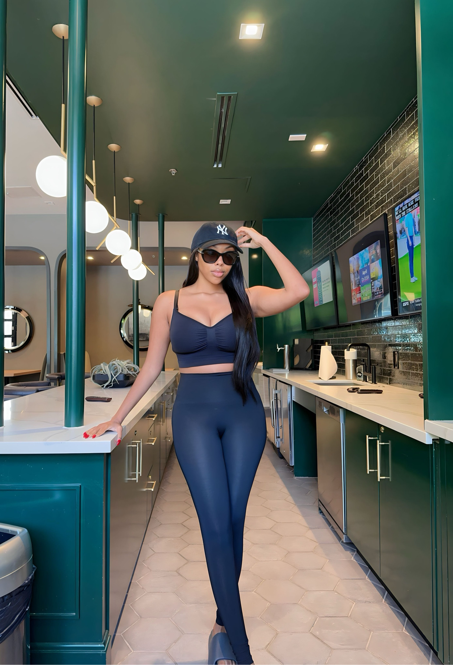 Skims has me in a chokehold!! I honestly think it’s the best shapewear ever made. These leggings SNATCHHHH and they’re so comfortable! 

#LTKActive #LTKU #LTKfindsunder100