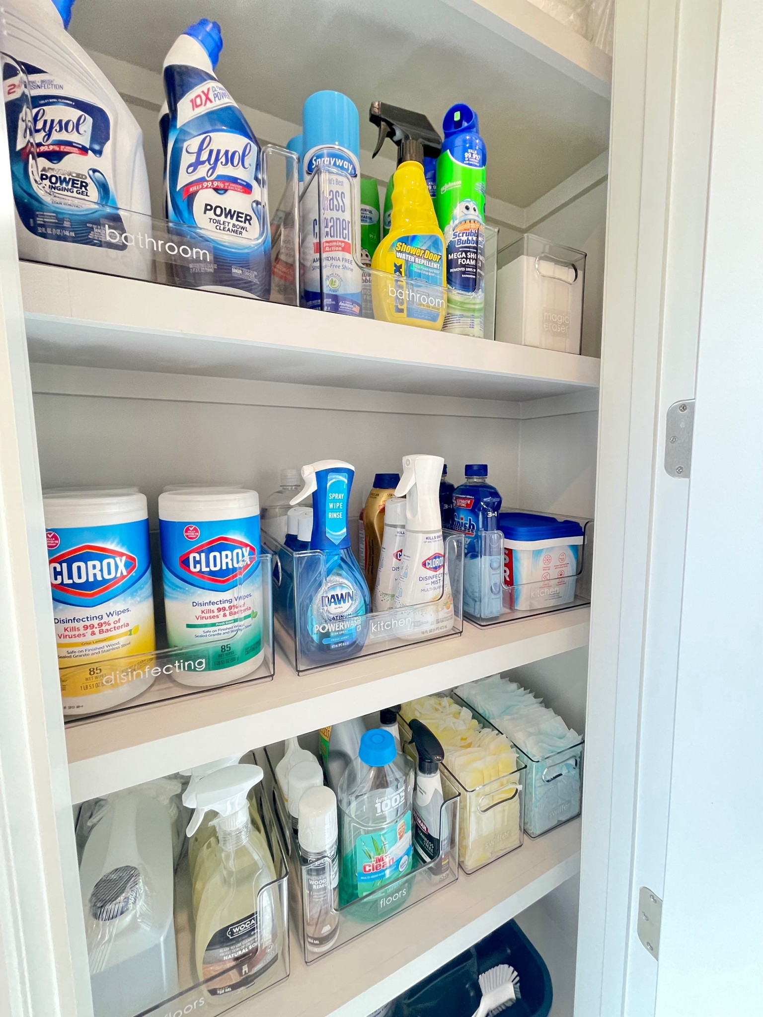 Raise your hand if you're a bulk shopper!🙋🏼‍♀️ Having a system to store your backstock is key to managing your inventory and avoided excess clutter. Especially after all the Black Friday shopping. 
