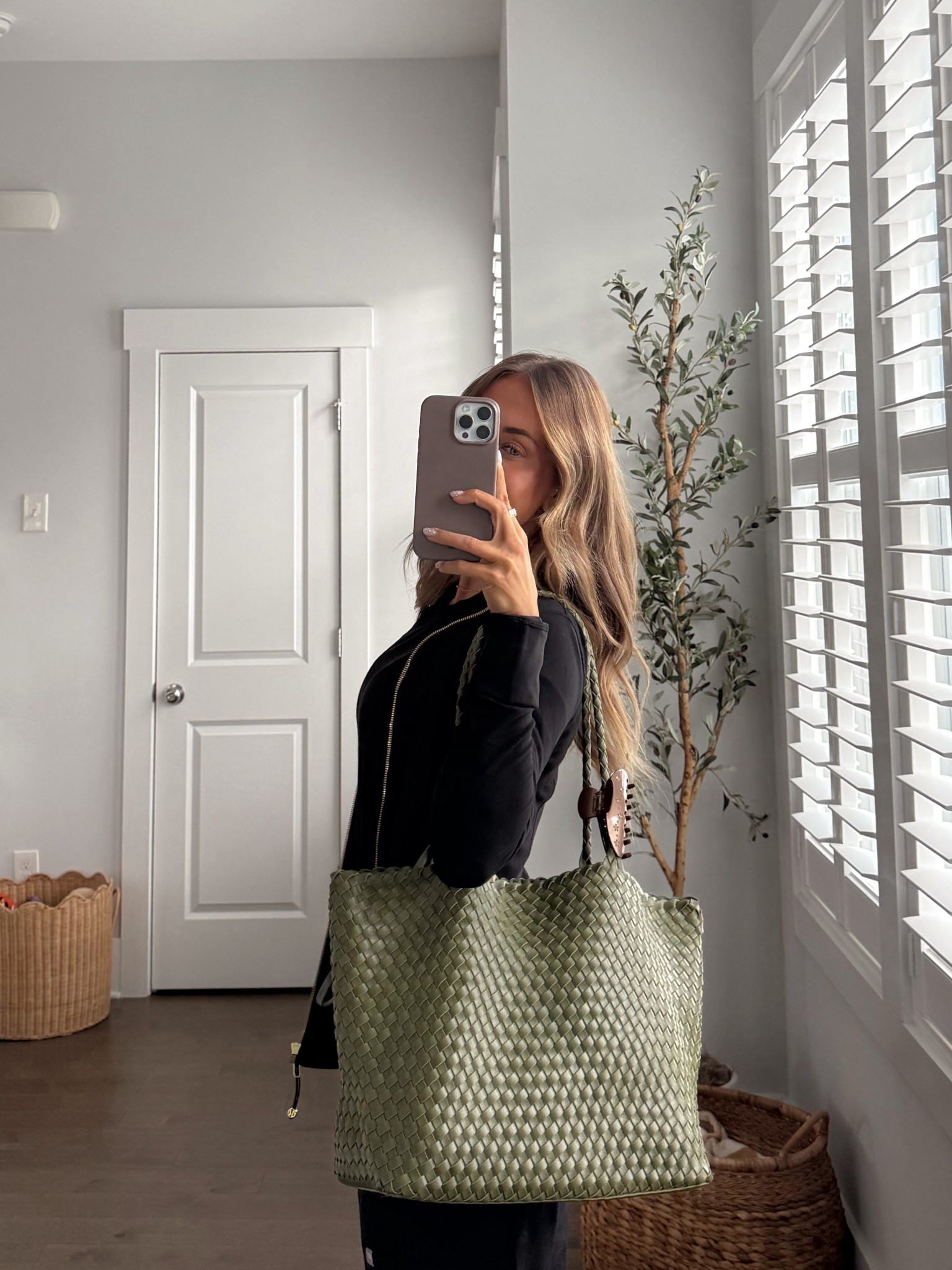 Revolve bag (sold out but linking a few additional options 🥰)
Figs top
Lululemon jacket
Fabletics pants

#LTKootd