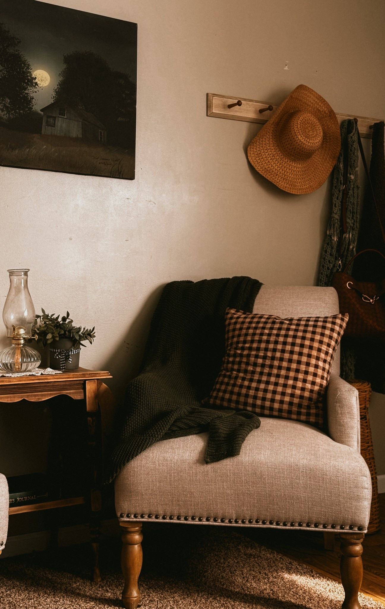 Cozy cottage living room finds!