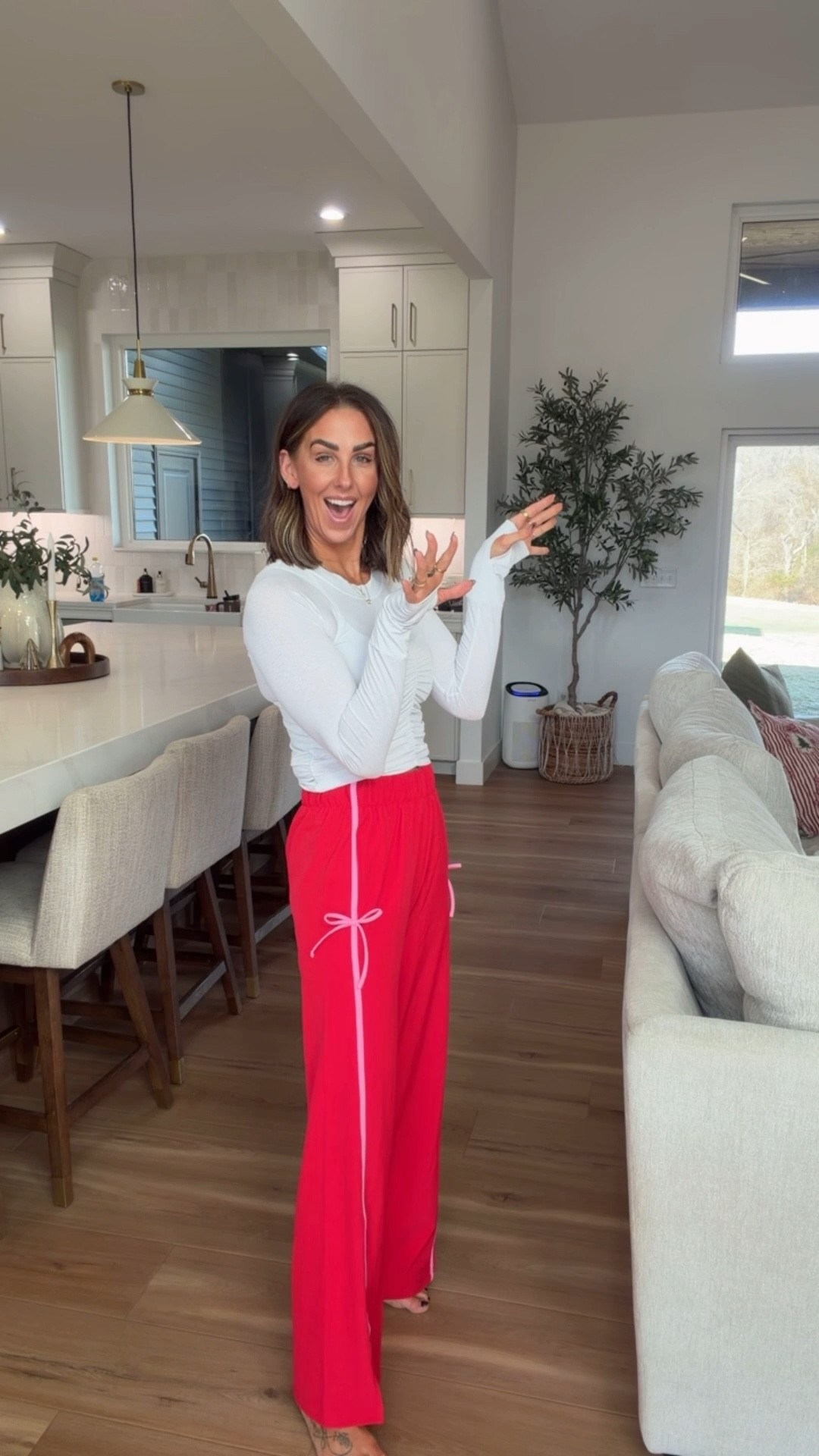 These bow pants 🎀🫶🏻

#LTKFindsUnder50 #LTKootd #LTKHoliday