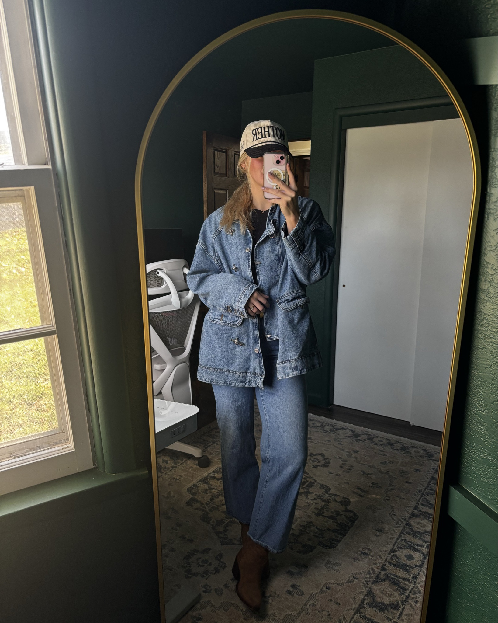 I GOT TO RIDE A HORSE TODAY!
Mother hat: Slater Vintage
Jeans: Madewell
Jacket: Free People
Black long sleeve: Eddie Bauer
Boots: Tecovas 