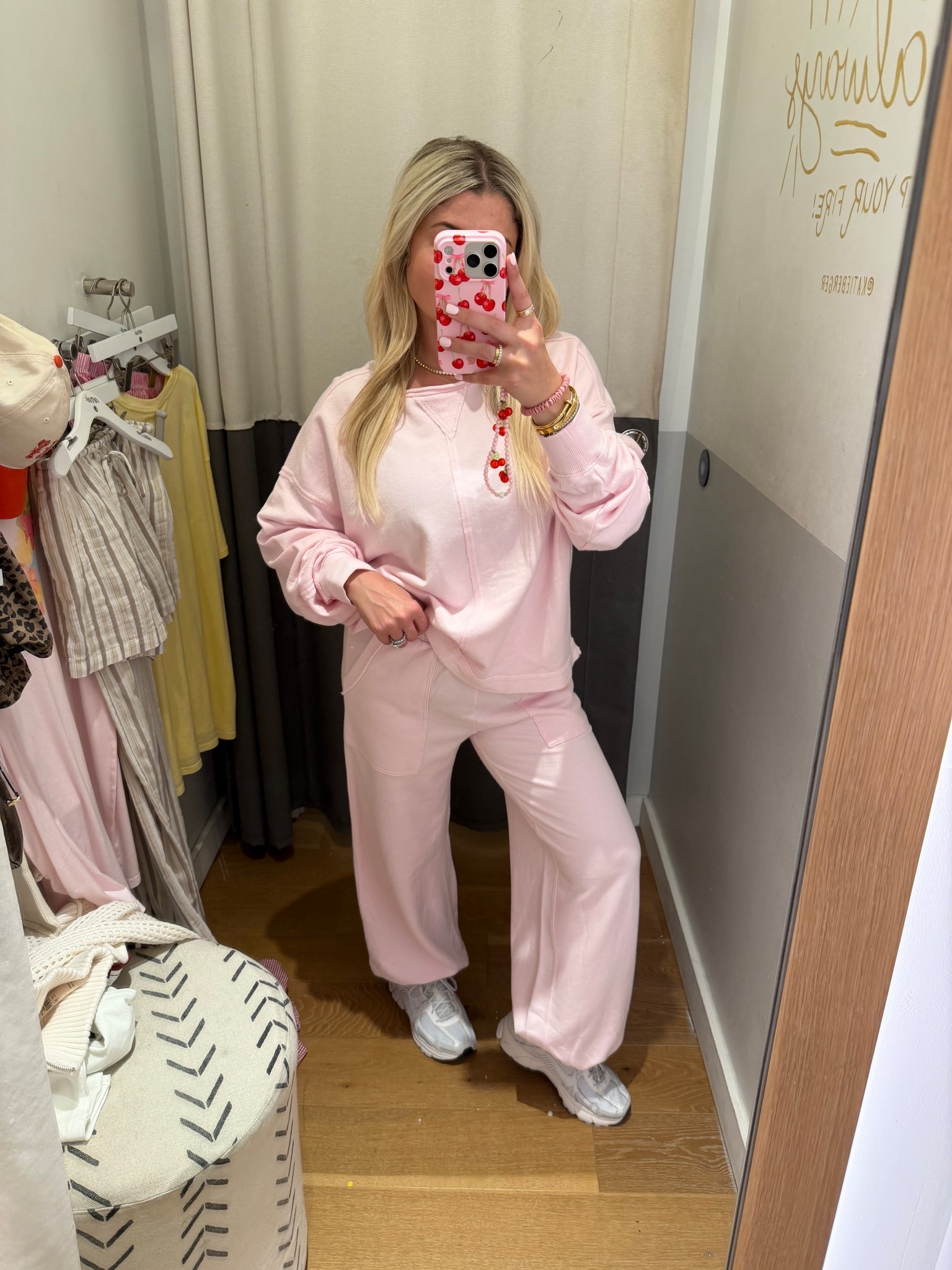 New @Aerie matching set
Size small
Spring outfit 