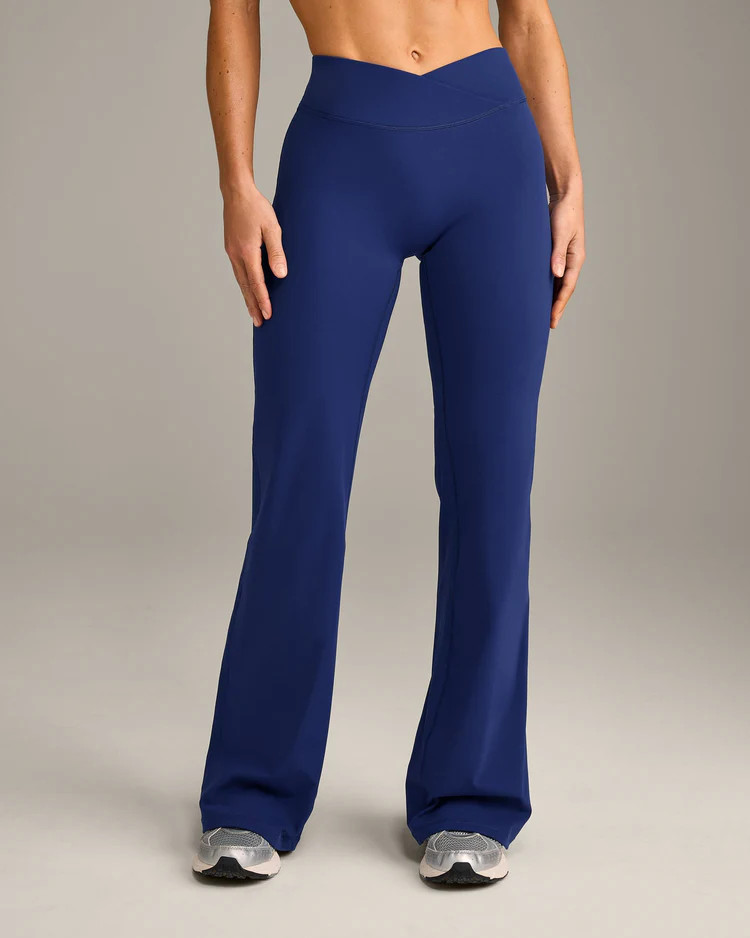 UnifiedMove™ Wrap Flared Pants with Reflective Logo
Varsity Blue | Oner Active (UK / US)