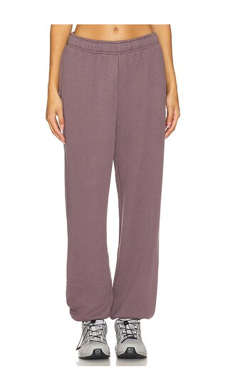alo Accolade Sweatpant in Brown. - size S | Revolve Clothing (Global)