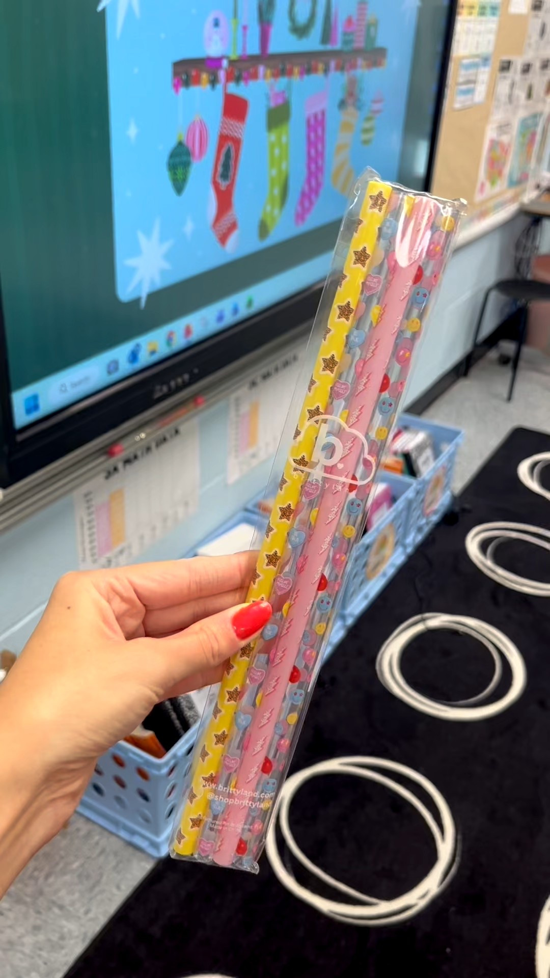 Still looking for a cute secret santa gifts?! These 40oz straws are perfect and so cute for anyone who is obsessed with their cups! There are so many cute designs! 

#LTKHoliday #LTKHome #LTKGiftGuide