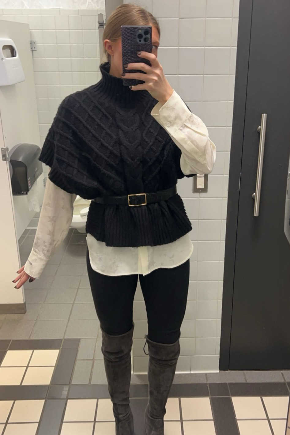 don’t mind the work bathroom but this is another way to wear the sweater. I am obsessed!!!!!!!

#LTKWorkwear #LTKStyleTip #LTKFindsUnder50