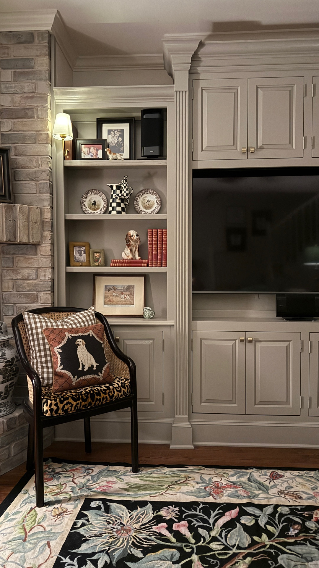 It’s cozy lighting season! I absolutely love the glow these bookcase lights added to my family room! Available in 4 finishes and a rechargeable cordless version and a corded plug in. Battery life on the wireless is around 4 hours.

#cozyhome #falldecor

#LTKHome