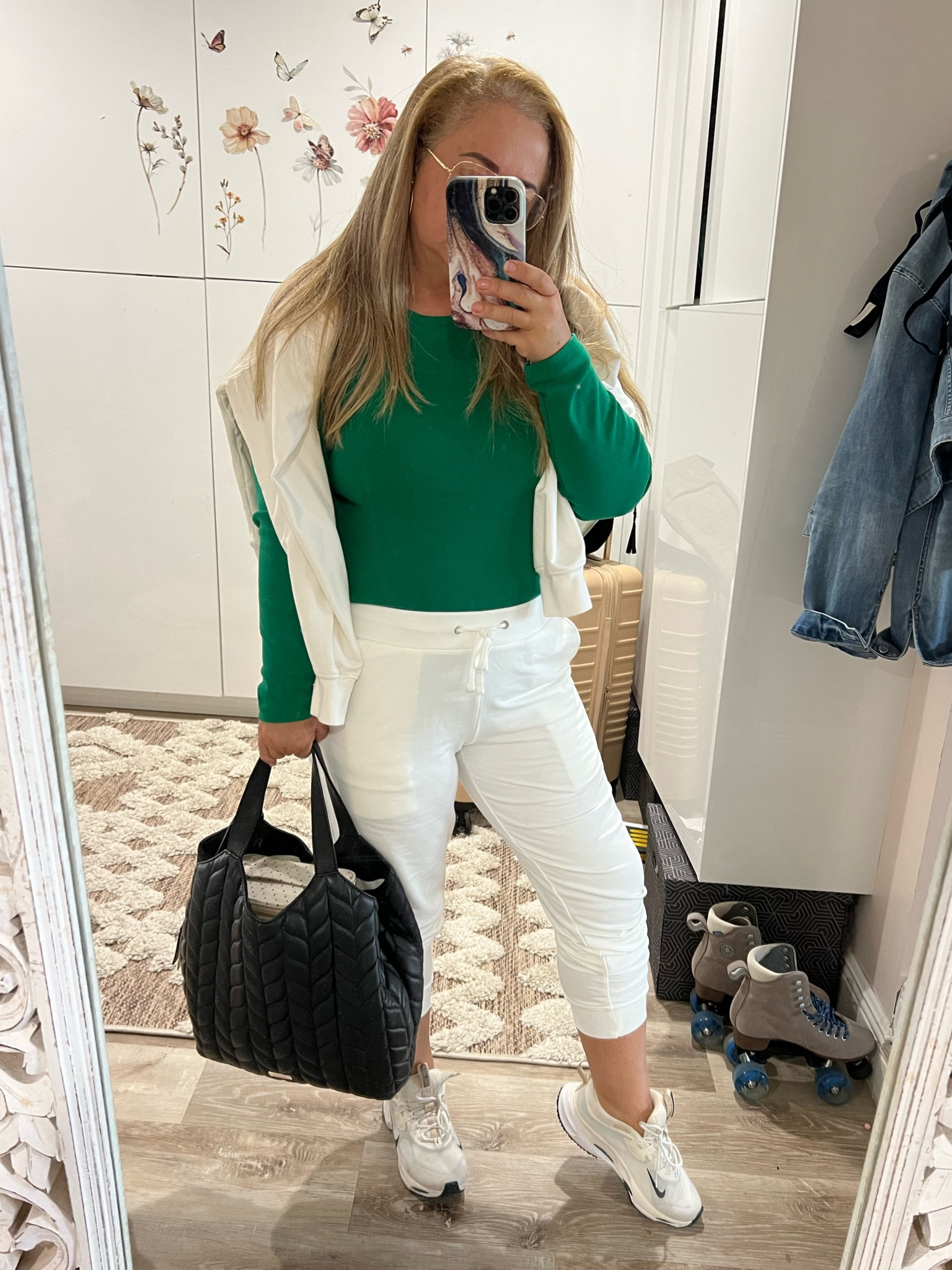 Today’s look, running errands...
Love the way the white joggers fit, it's lightweight and soft, a little sheer but not bad. 
I added a green top for J.Crew, Vince Camuto KISHO TOTE, my favorite Nike shoes and let's go...


#LTKcurves #LTKSeasonal #LTKtravel