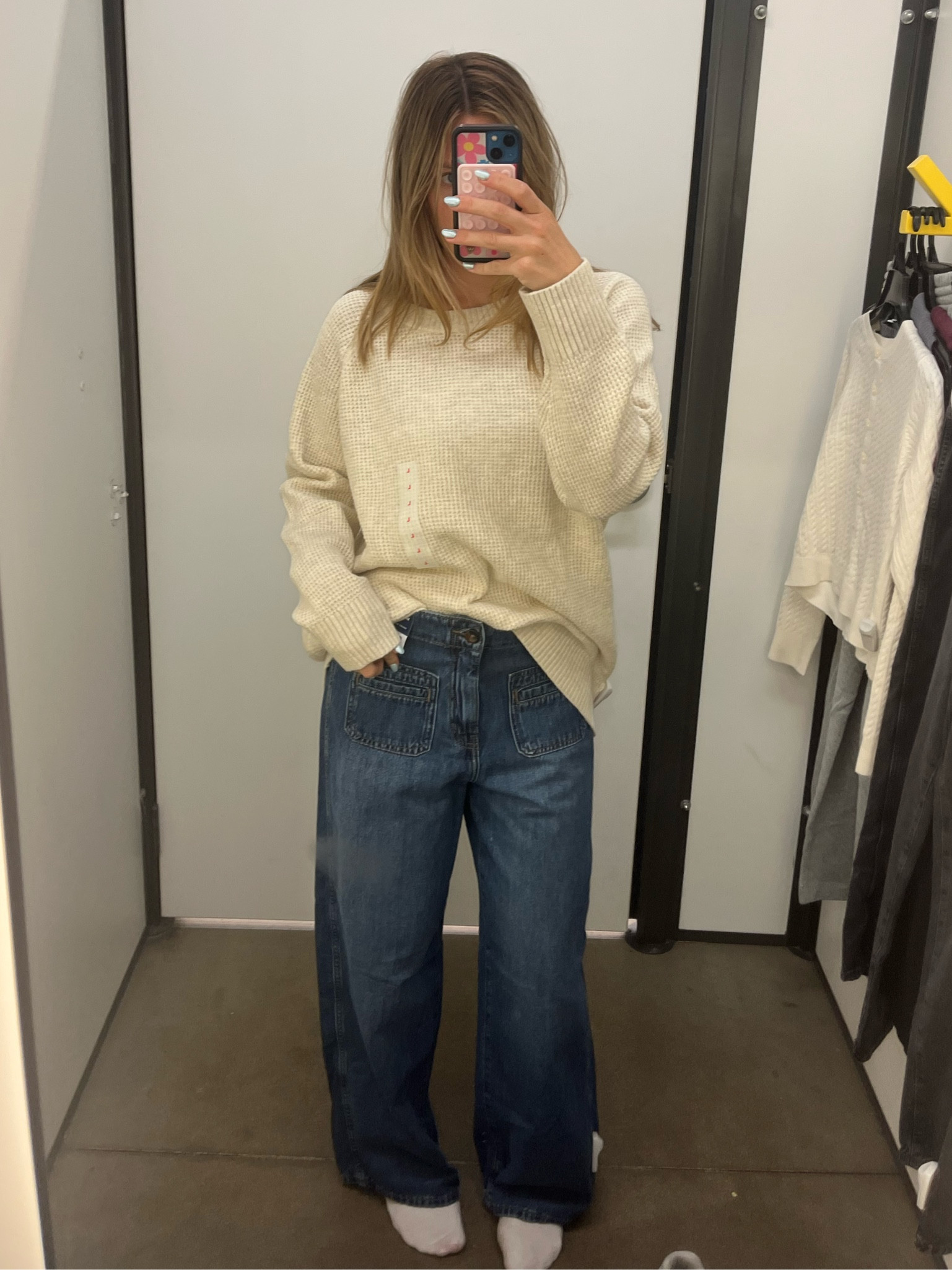 Feeling fall 🍁 wearing a large in sweater for oversized fit 