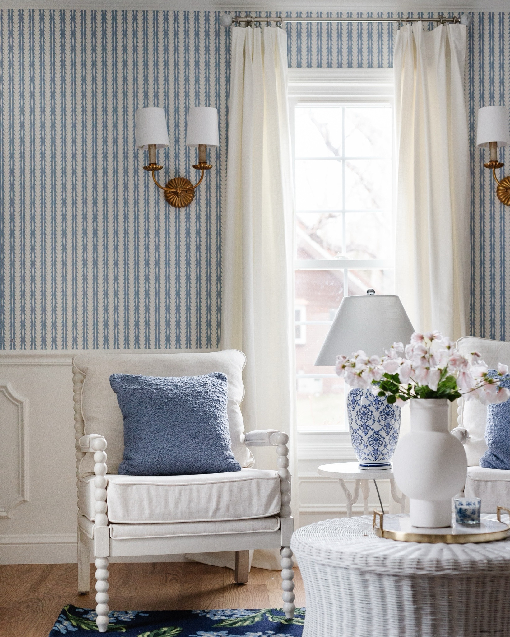 🎨 Paint = quick refresh. Wallpaper = instant wow.
Paint is easy, affordable, and flexible. Wallpaper adds drama, personality, and staying power. Want the best of both worlds? Try wallpaper above wainscoting and paint below for layered charm without blowing the budget.

Shop my favorite wallpapers, paints, and tools—and read the full wallpaper vs. paint guide on the blog for pro tips and tricks 👉 [link in bio].

#LTKHome #InteriorDesignTips #WallpaperVsPaint #PeggysPicks

#LTKStyleTip #LTKHome