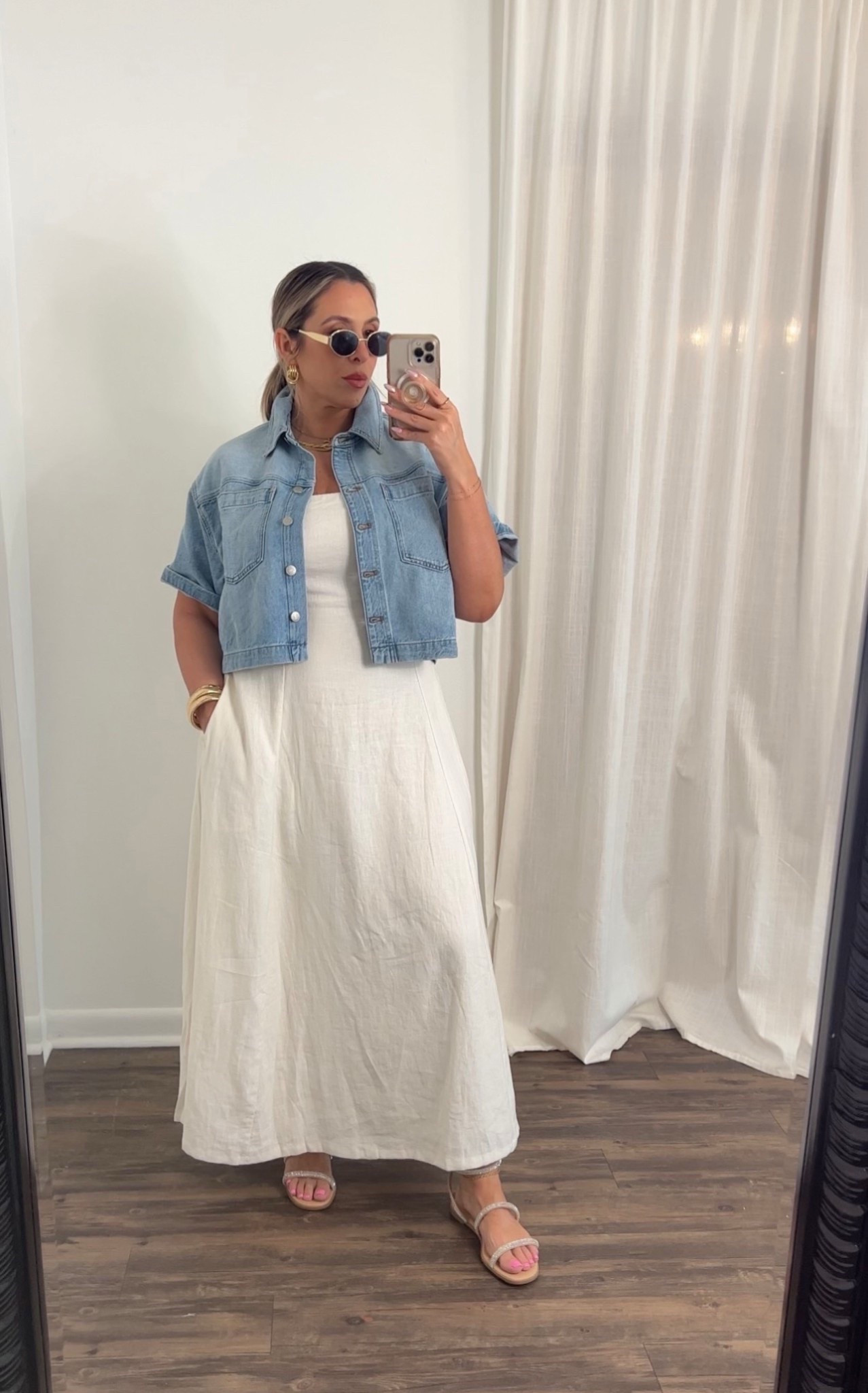 Midsize spring dress outfit

Dress size L (runs big size down)
Madewell cropped denim boxy shirt (sold out) linked similar

Sandals old linked similar



#LTKMidsize #LTKStyleTip