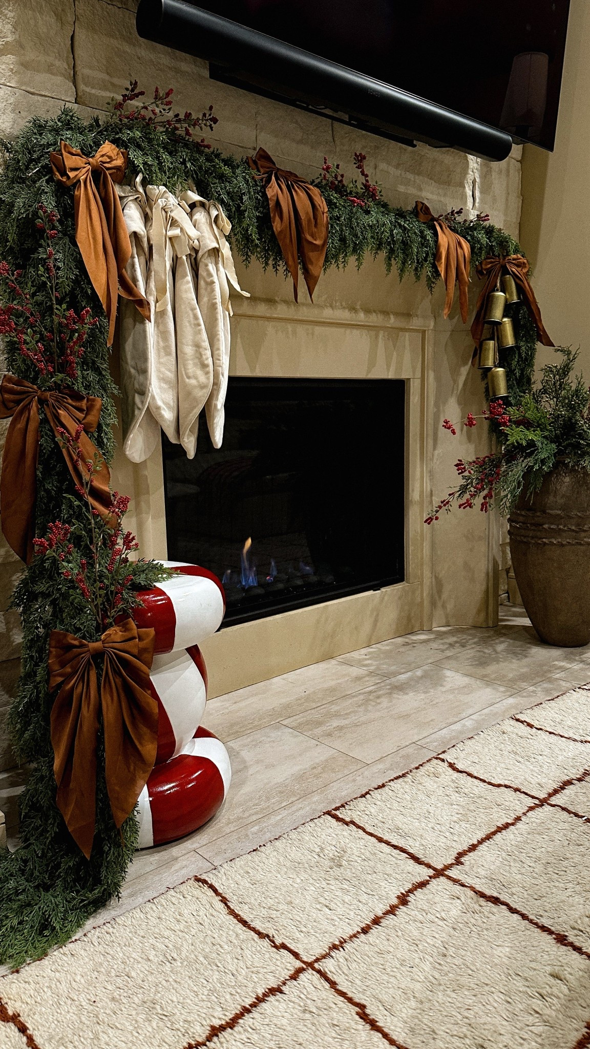 Holiday mantel decor❤️

#LTKSeasonal #LTKHoliday #LTKHome