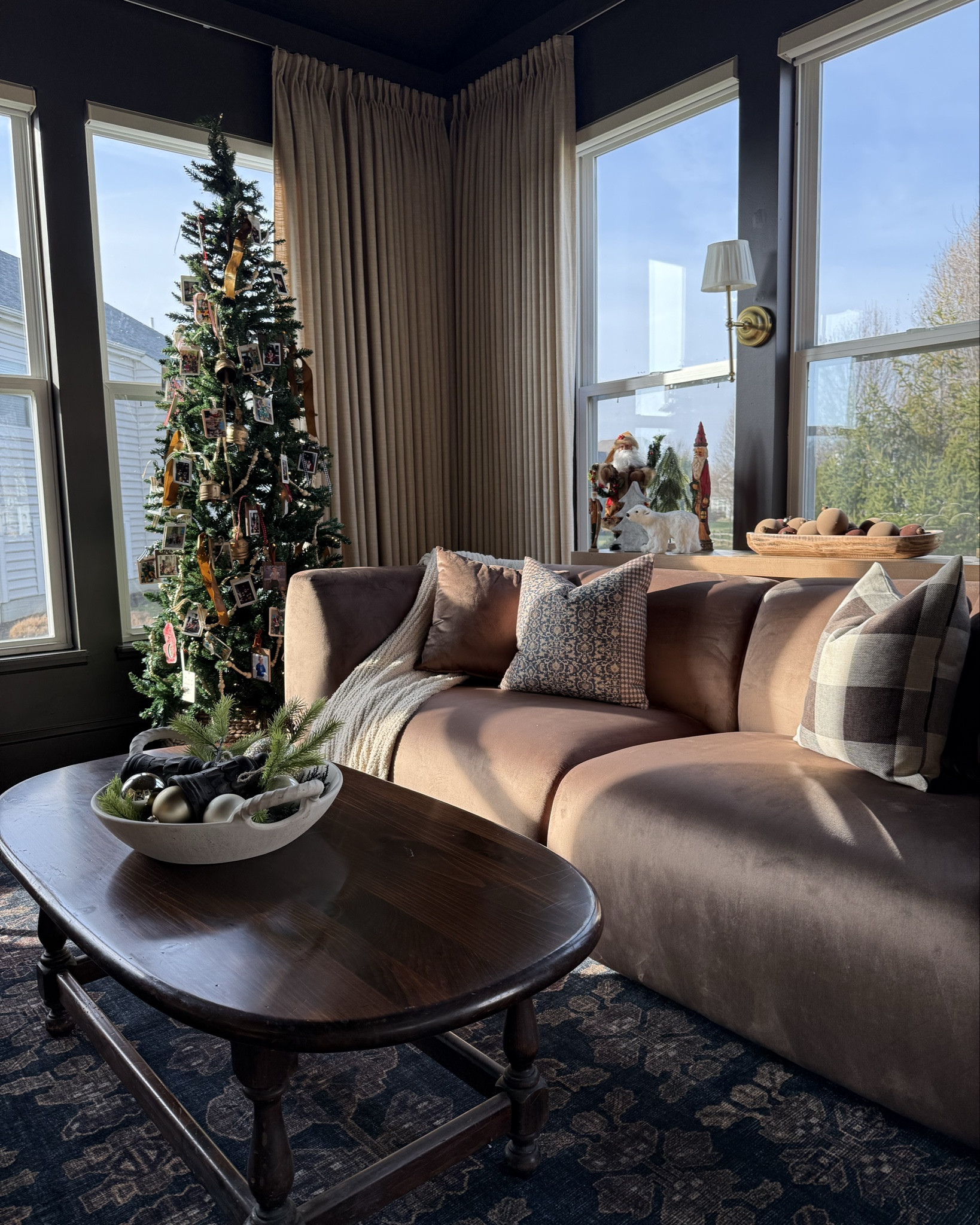 The most beautiful brown velvet sofa! 🤎 

#hernest 

#LTKHoliday #LTKHome #LTKGiftGuide