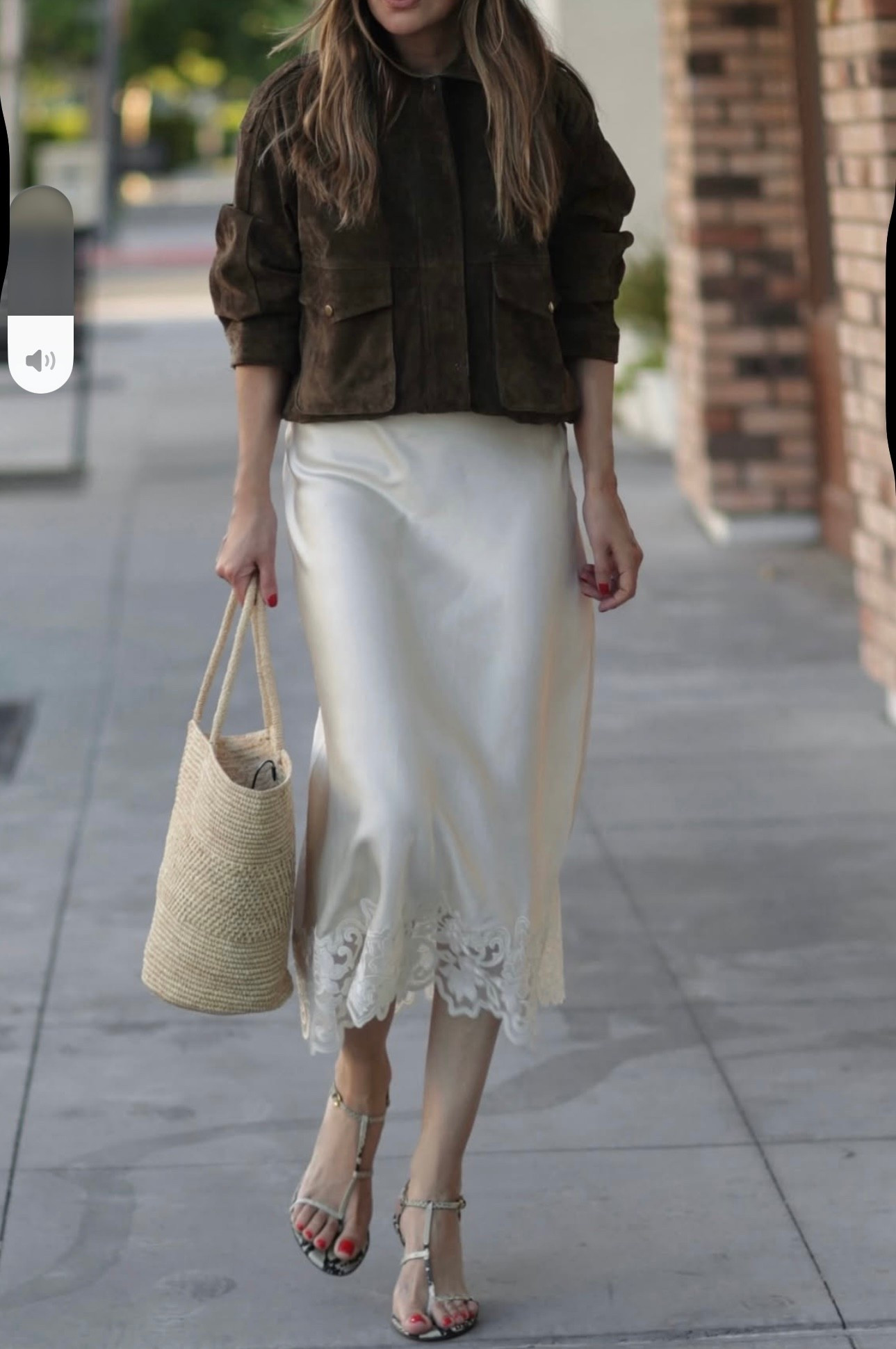 There is something about suede for spring !