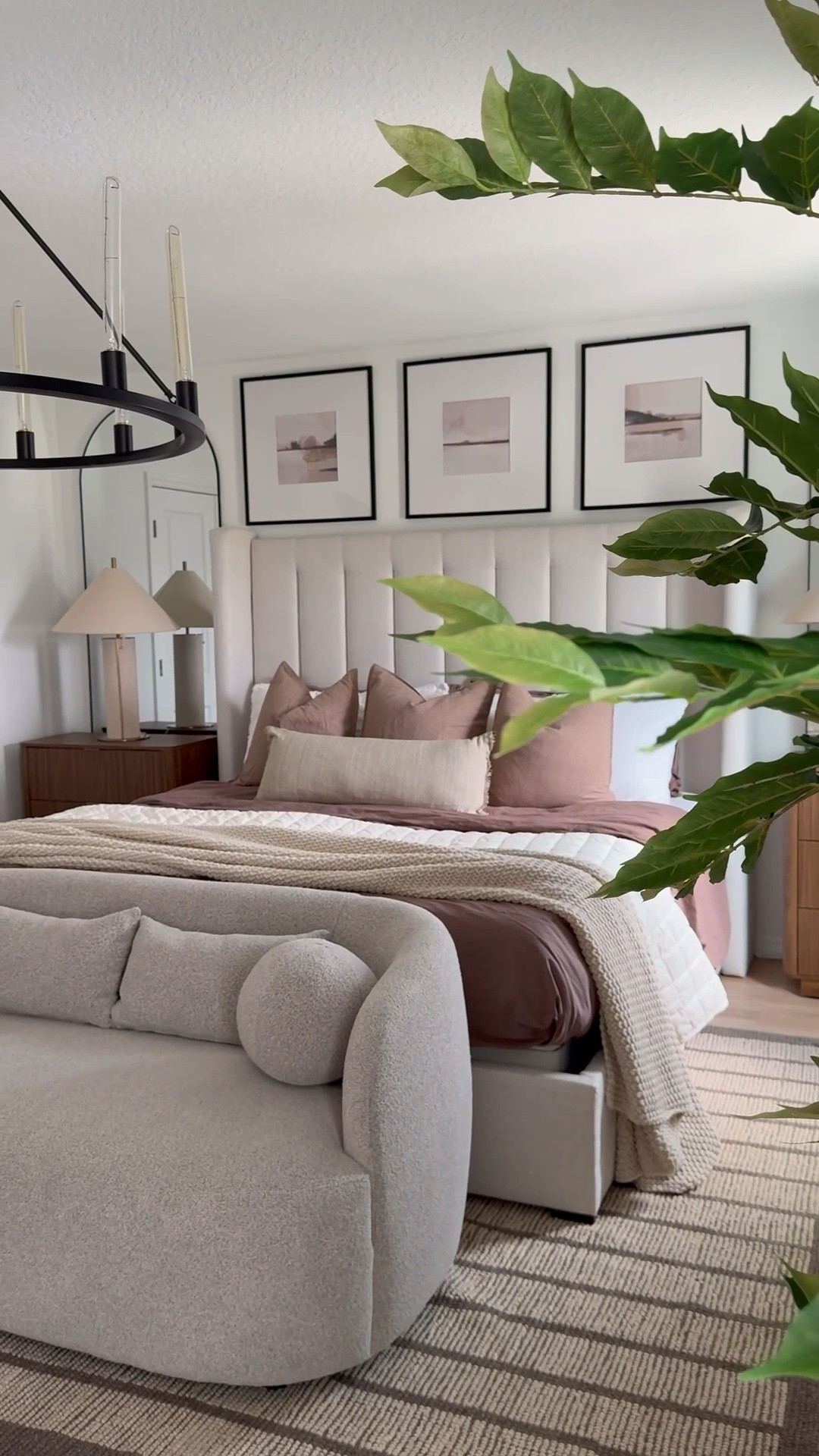 Achieve those cozy bedroom vibes with my favorite Wayfair finds! ❤️❤️



Bedroom decor
Bedding
Bedroom makeover
Arched mirrors
Chandelier
Night stands
Bedroom inspo 



#LTKHome