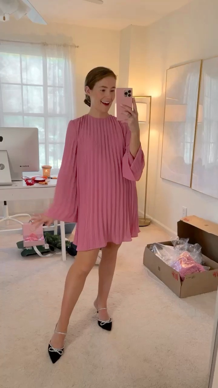 This pink pleated H&M dress is beautiful! Perfect outfit for a baby shower or lunch with friends. 

#LTKSeasonal #LTKbeauty #LTKHoliday