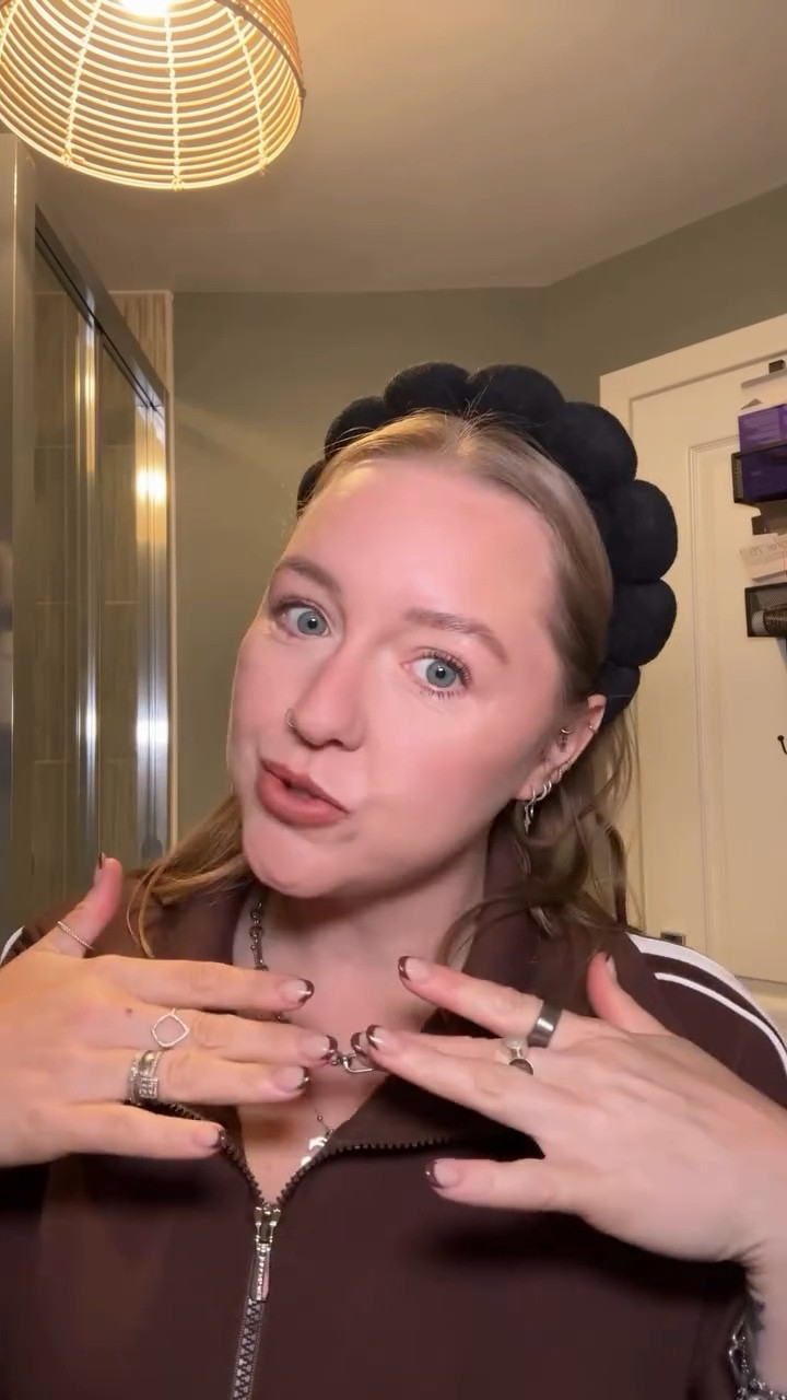 Who has time for touch ups? So I have loved discovering so long wearing make up products. 

#longlastingmakeup #longwearmakeup #everydaymakeup #everydaymakeuproutine