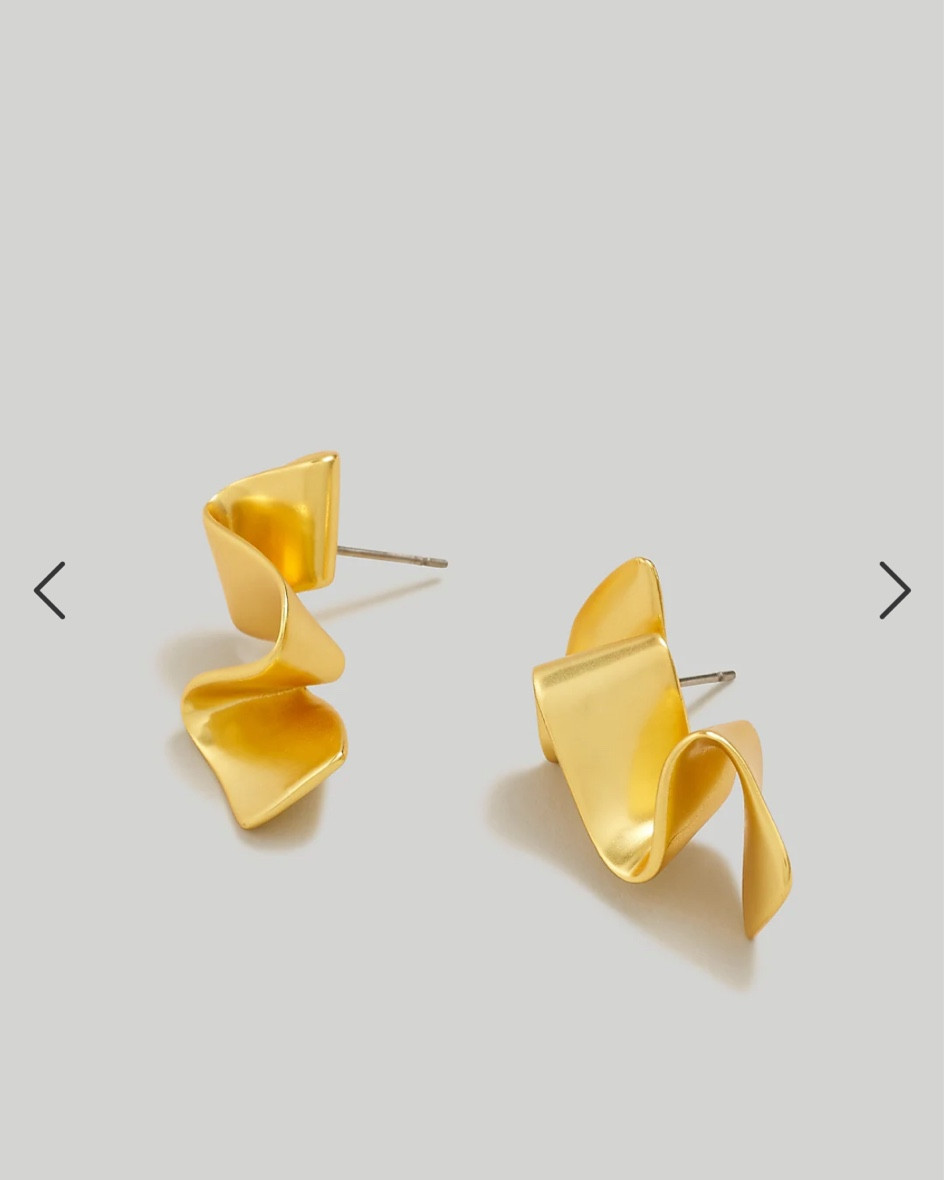Gold earring - Madewell 

#LTKGiftGuide #LTKHoliday #LTKCyberWeek