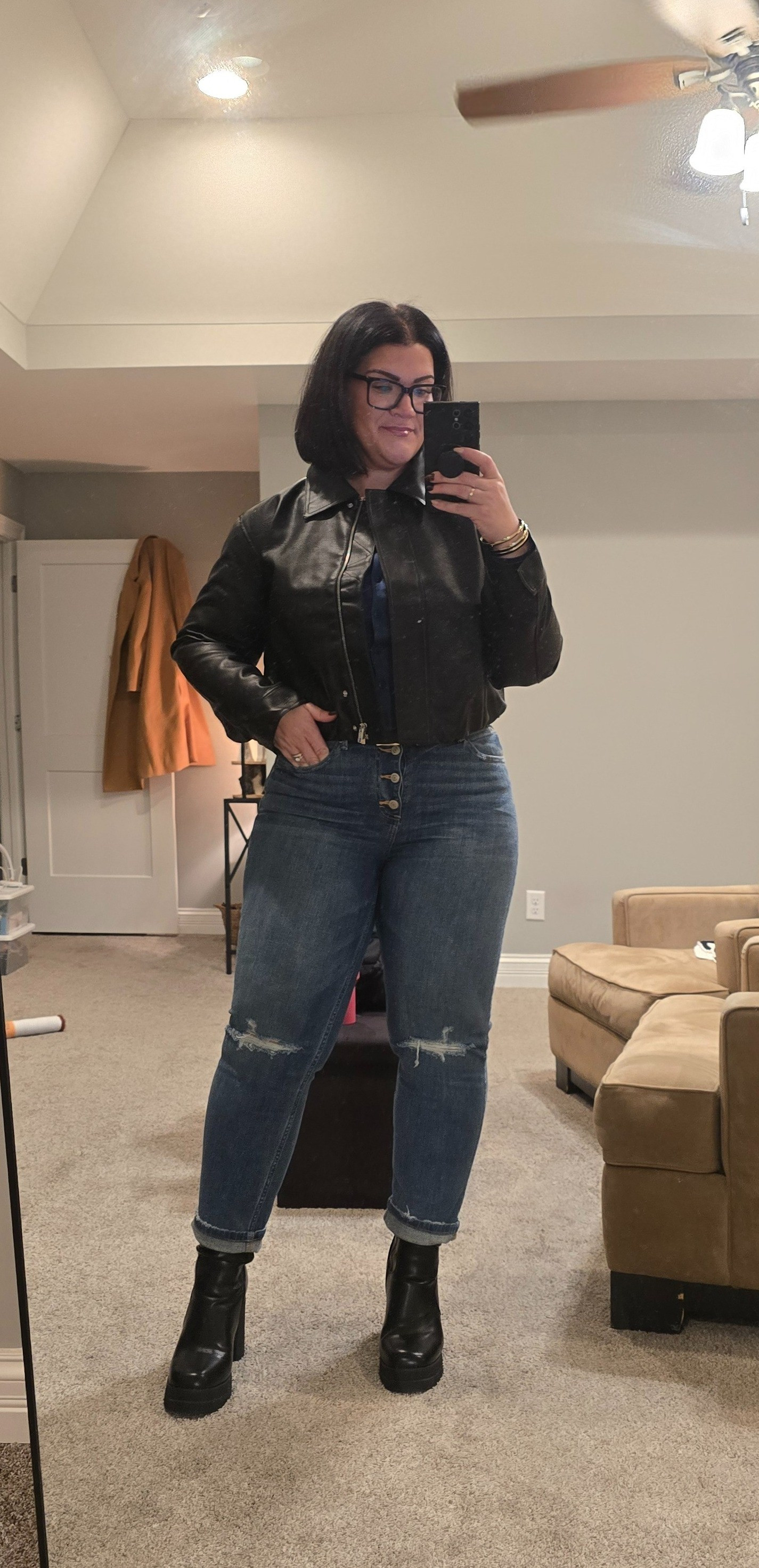 You can never miss with a faux leather look! Black boots and a black coat with blue jeans. The winning outfit recipe!

#LTKootd #LTKOver40 #LTKMidsize