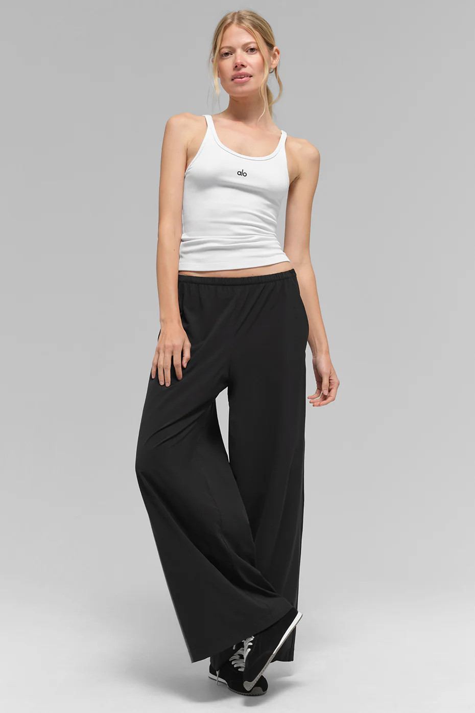 ALO | Breezy Wide Leg Pants (Regular) in Black, Size: Large | Alo Yoga (US)