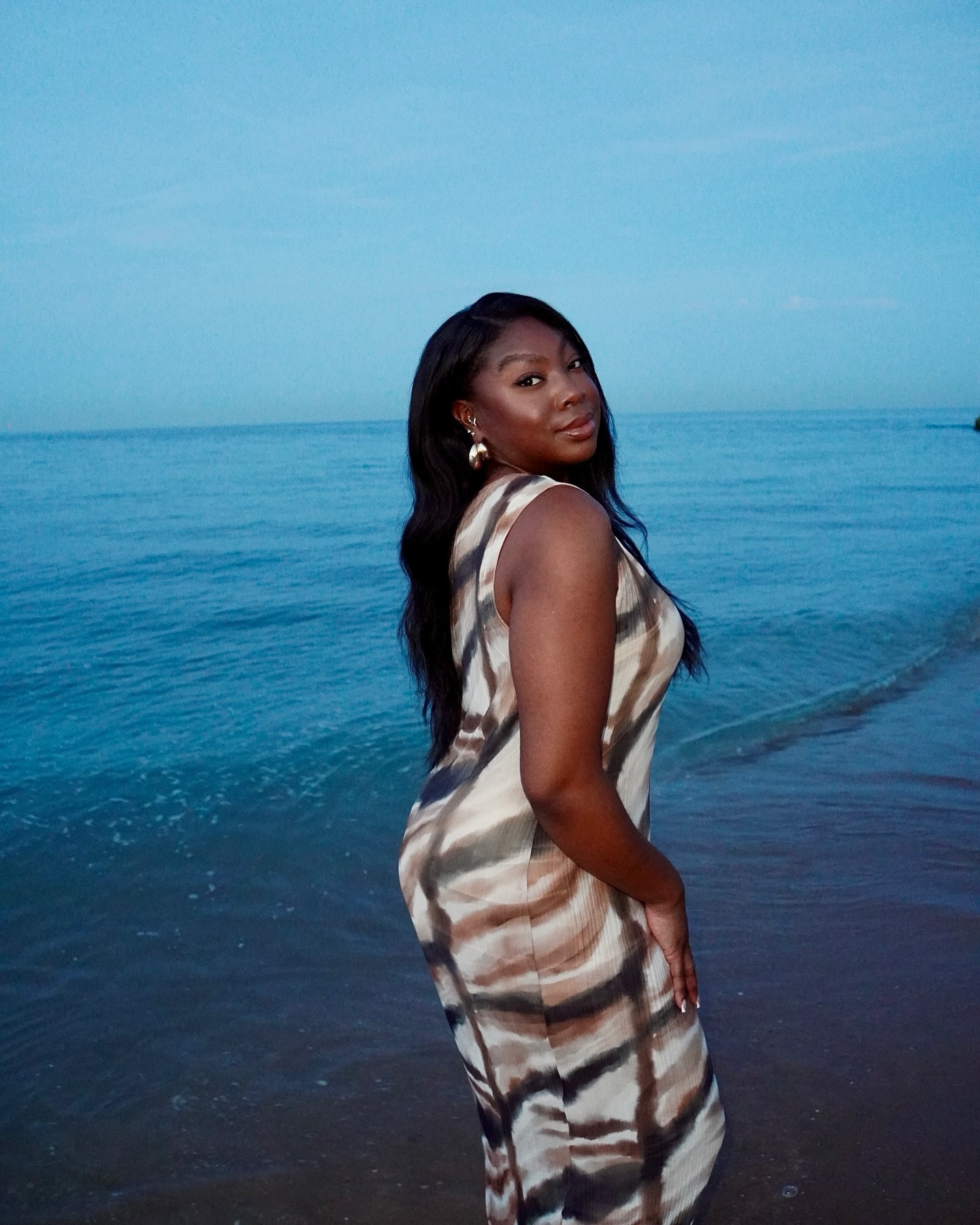 Still living in summer’s glow 🤎✨

- Maxi dress @tuclothing (Gifted as part of campaign)
- Gold earrings @zara 

#midsizefashion #curvyfashionblogger #maxidress #maxidress #dress #fbloggersuk #bodyposi 

Timeless dressing, date night dress, dinner party outfit, wedding guest outfit, midsize fashion, curvy fashion, fashion creators