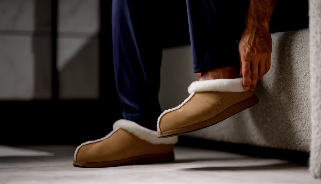Men's Signature Slipper | LUXOME