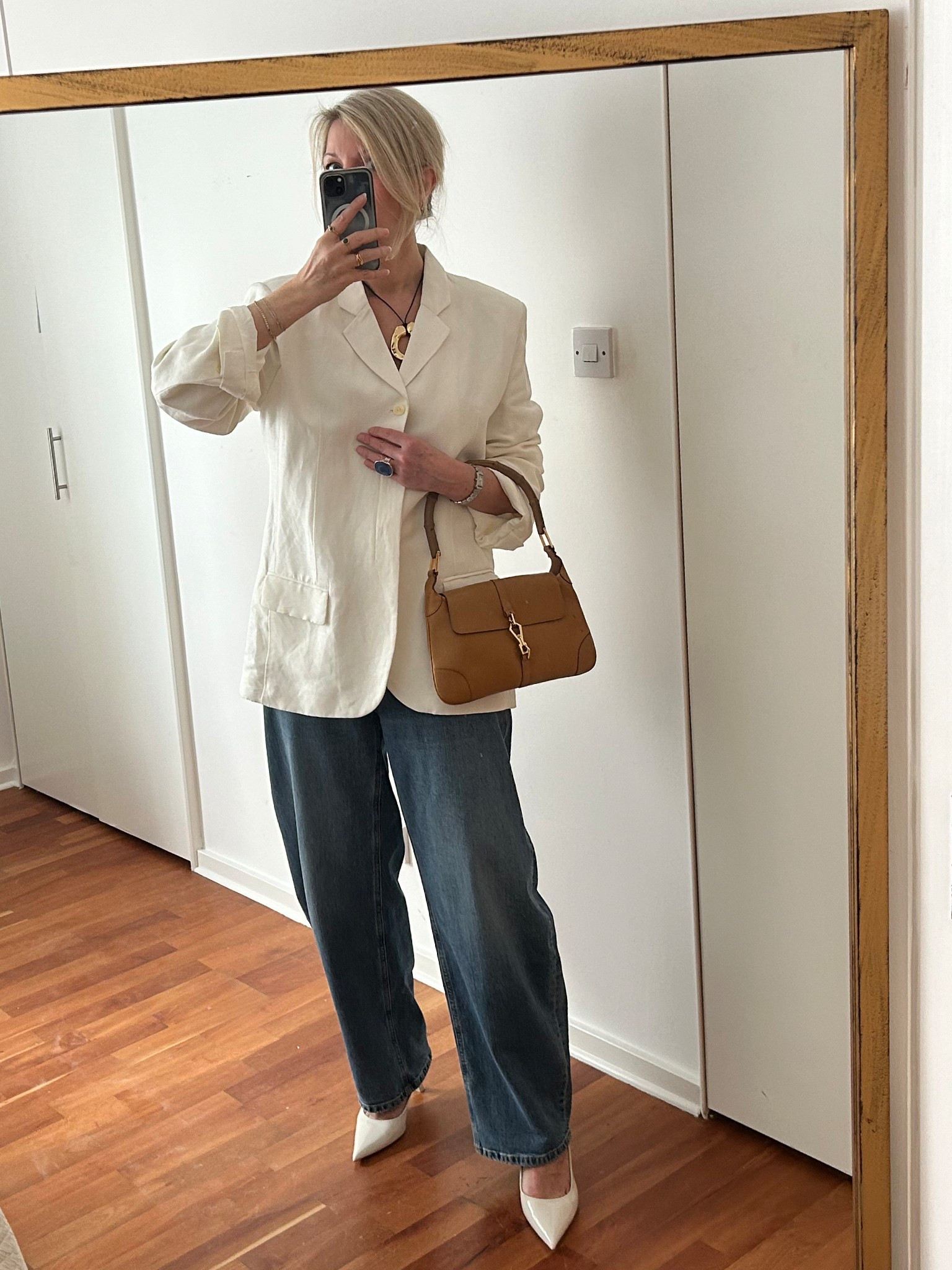 Jeans / barrel leg, horseshoe, balloon or carrot leg / Pair with a blazer and kitten heels to take your look from day to evening 

#LTKsummer #LTKstyletip #LTKshoes