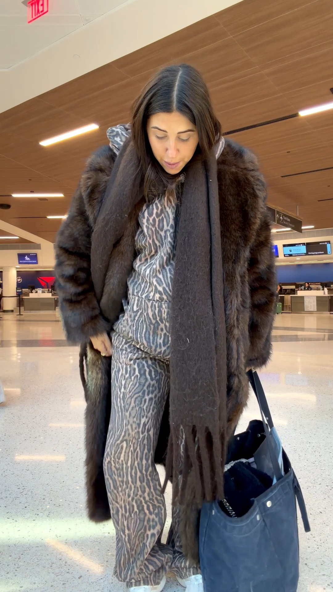 Top: xl 
Pants: medium 
Coat: medium 

Dressupbuttercup.com #dressupbuttercup #dederaad 


#LTKHoliday #LTKootd #LTKSeasonal