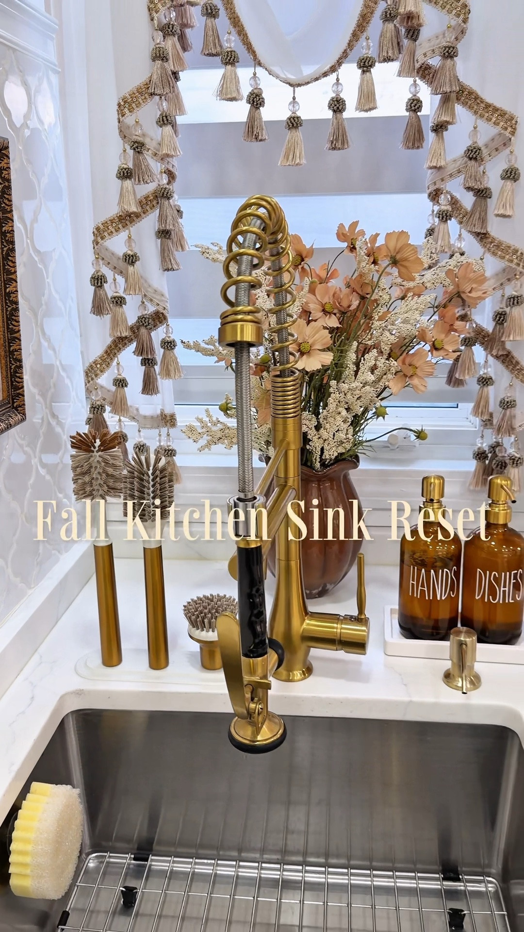 A little fall reset for one of the hardest working spots in my kitchen, my sink ✨ Clean, organized, and ready for cozy season 🍂🍁

#reset #cleaning #fall #kitchen #aesthetic