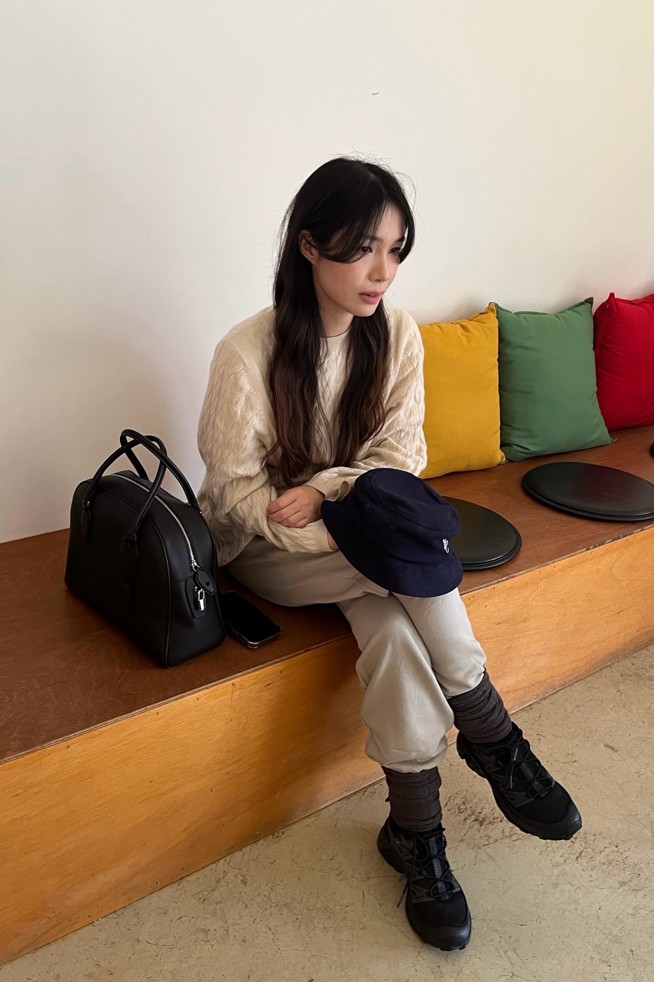 winter look

#toteme #totemesweater #cashmeresweater #therowbag #therowindia #salomonxt6 #salomonsneakers #sportyandrich #buckethat #hmjogger #hm

#LTKkorea #LTKwinter #LTKasia