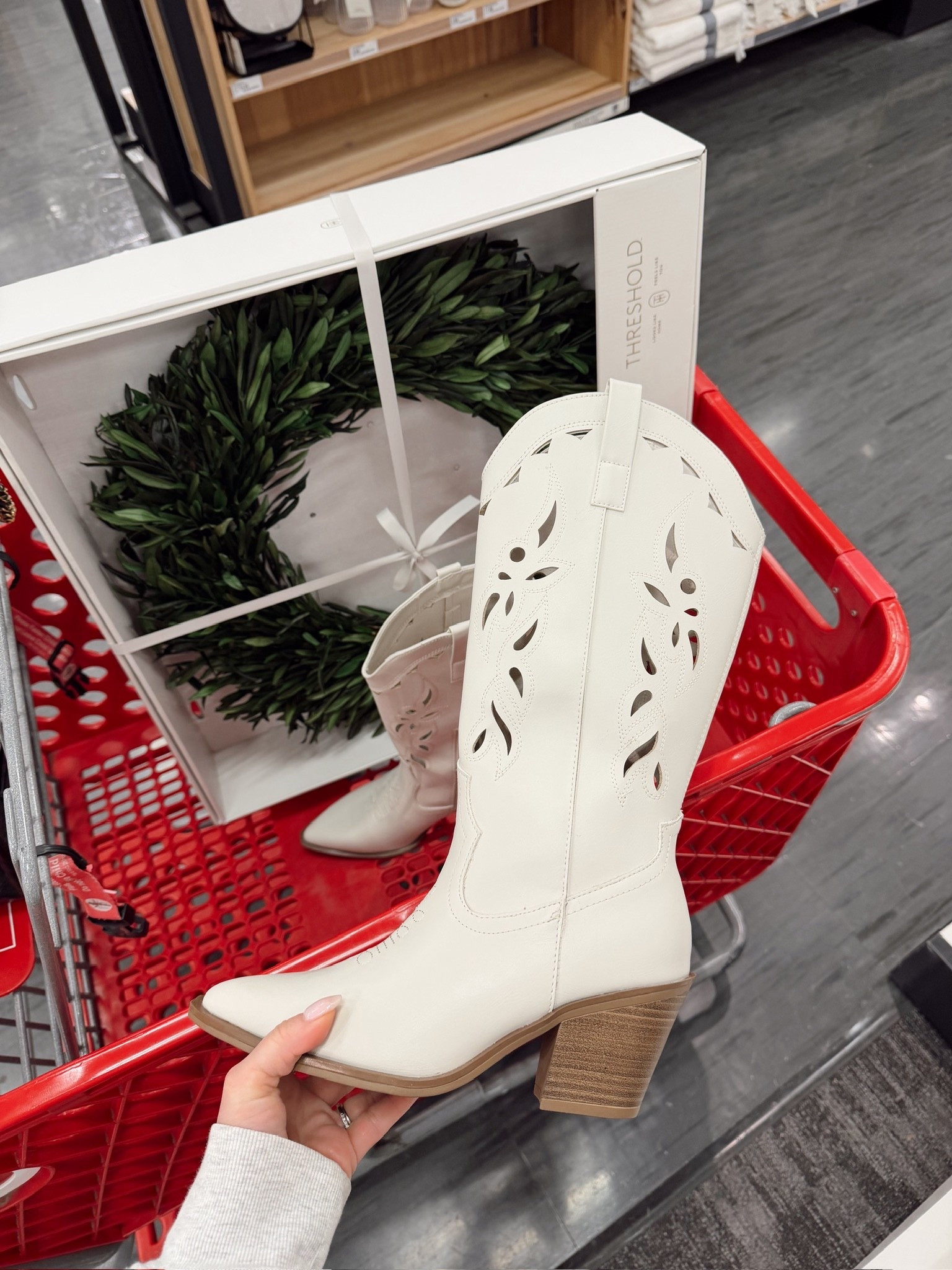 White cowboy boys 🤠

#LTKSeasonal #LTKootd #LTKgrwm