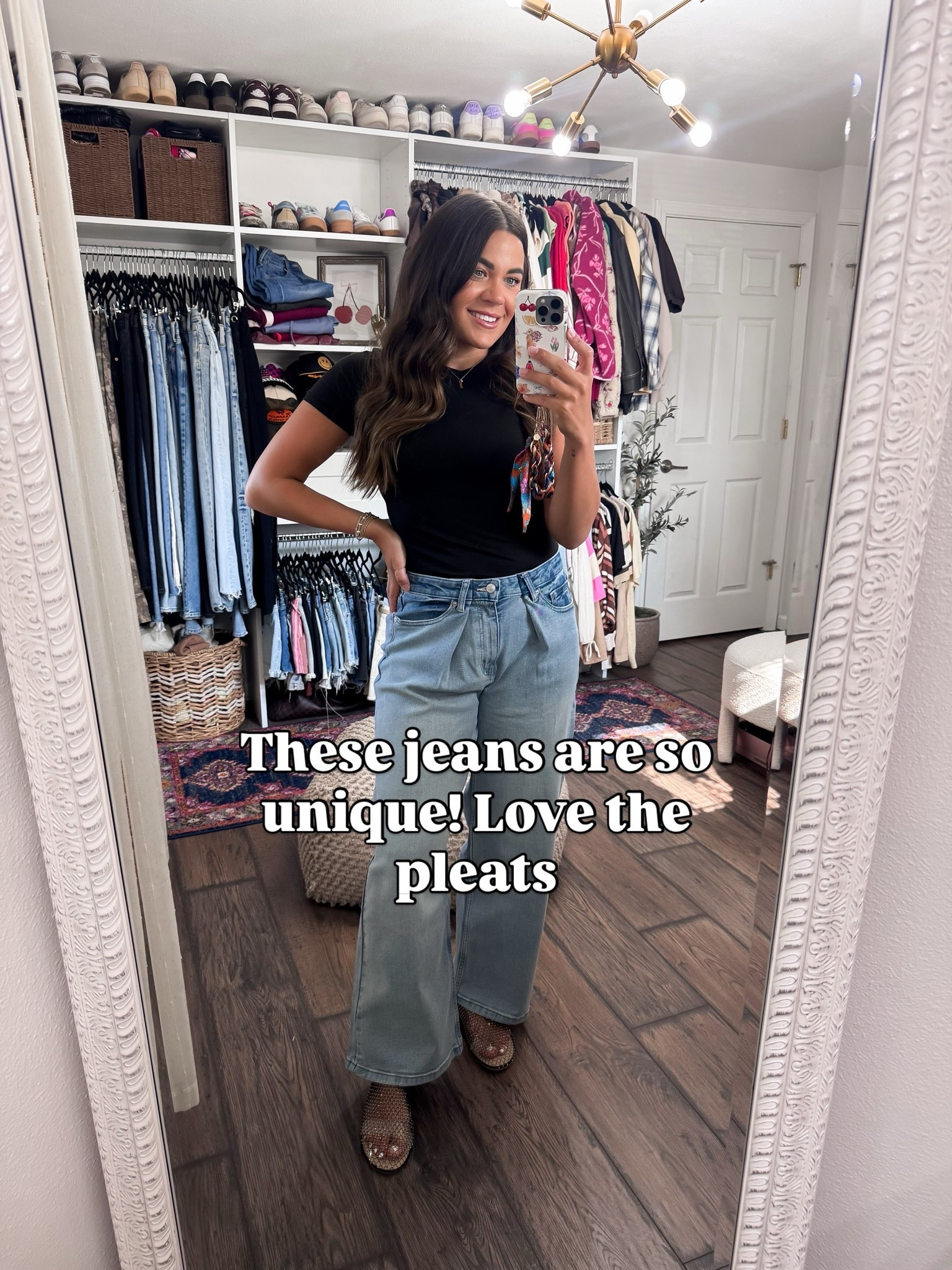 Size medium tee
Size 8 short jeans
Flats run TTS

#LTKootd #LTKSaleAlert